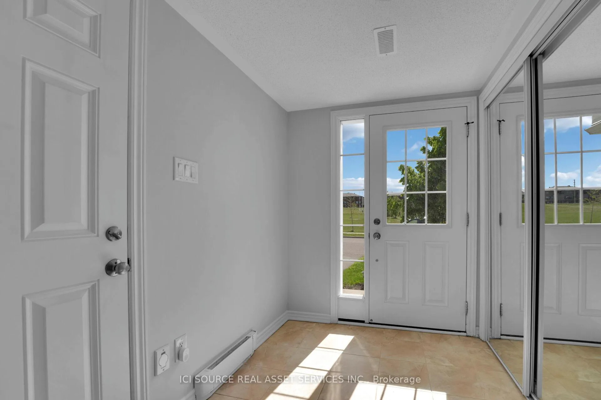 Photo 3 of 541 Ensatina Crescent, Ottawa, Barrhaven - Half Moon Bay — HOMEH