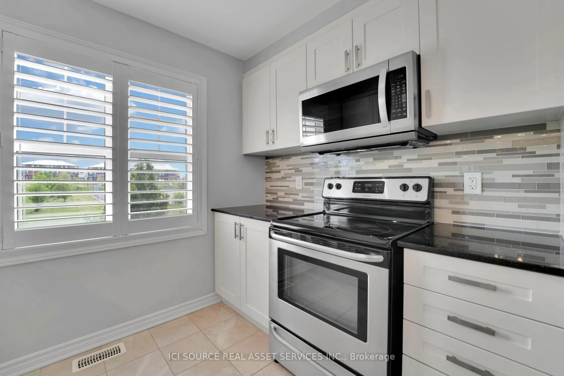 Photo 14 of 541 Ensatina Crescent, Ottawa, Barrhaven - Half Moon Bay — HOMEH