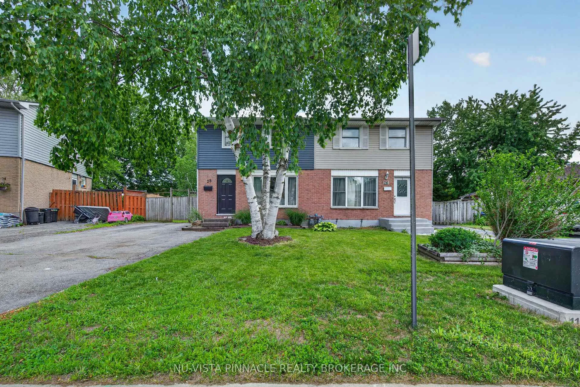 Photo 3 of 28 Edgemere Crescent, London, South T — HOMEH
