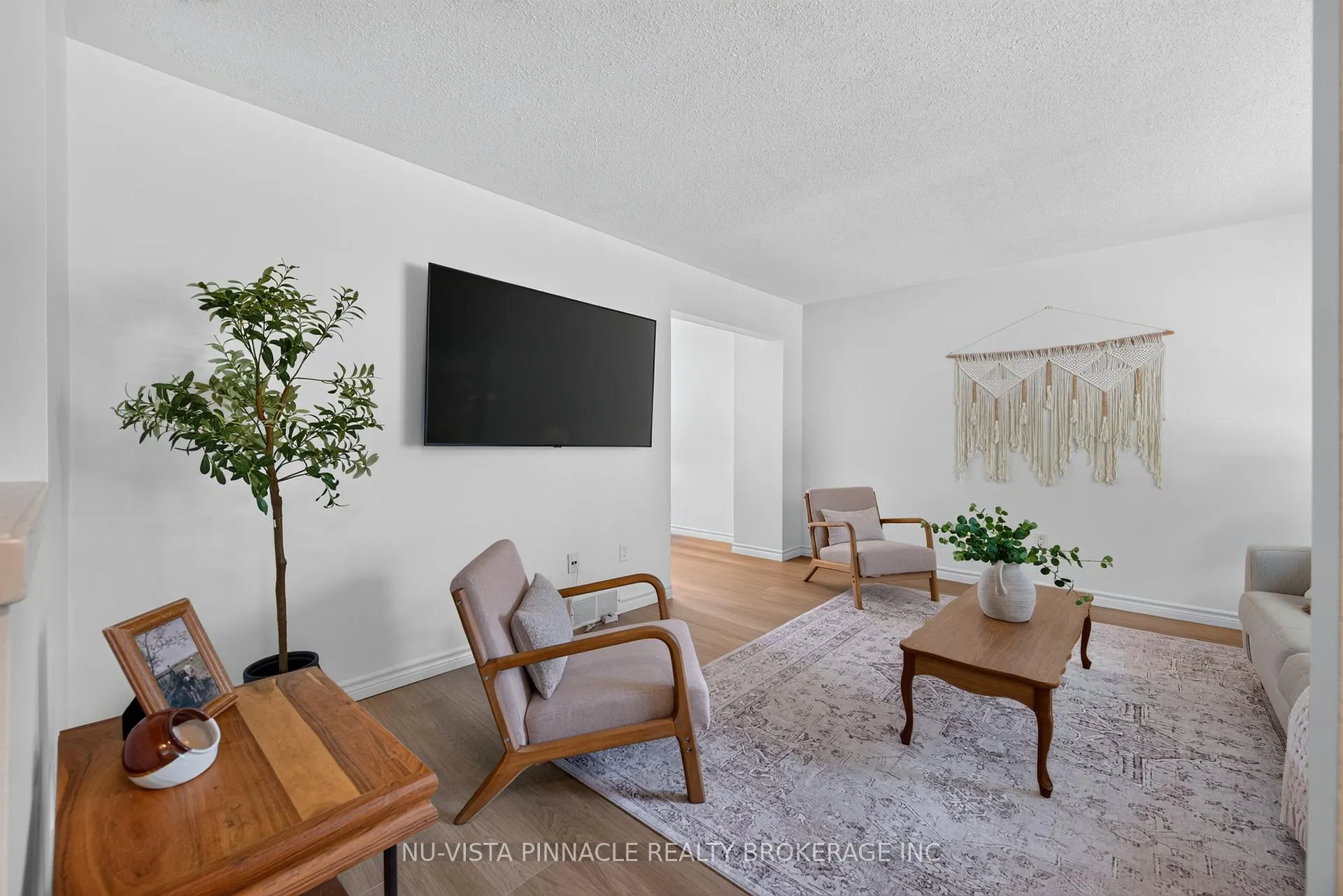 Photo 7 of 28 Edgemere Crescent, London, South T — HOMEH