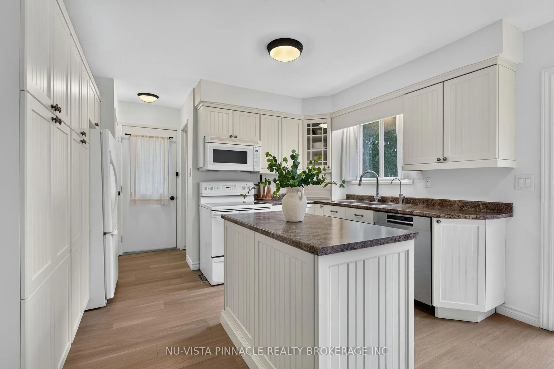 Photo 12 of 28 Edgemere Crescent, London, South T — HOMEH