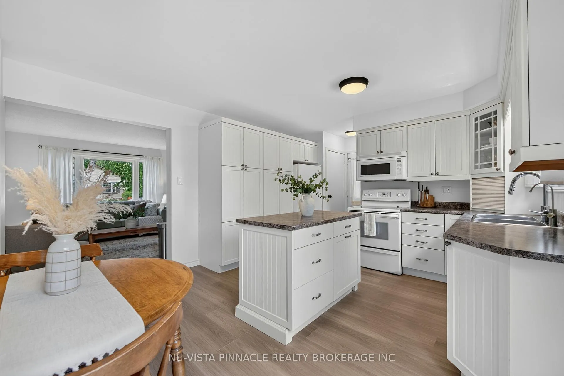 Photo 13 of 28 Edgemere Crescent, London, South T — HOMEH
