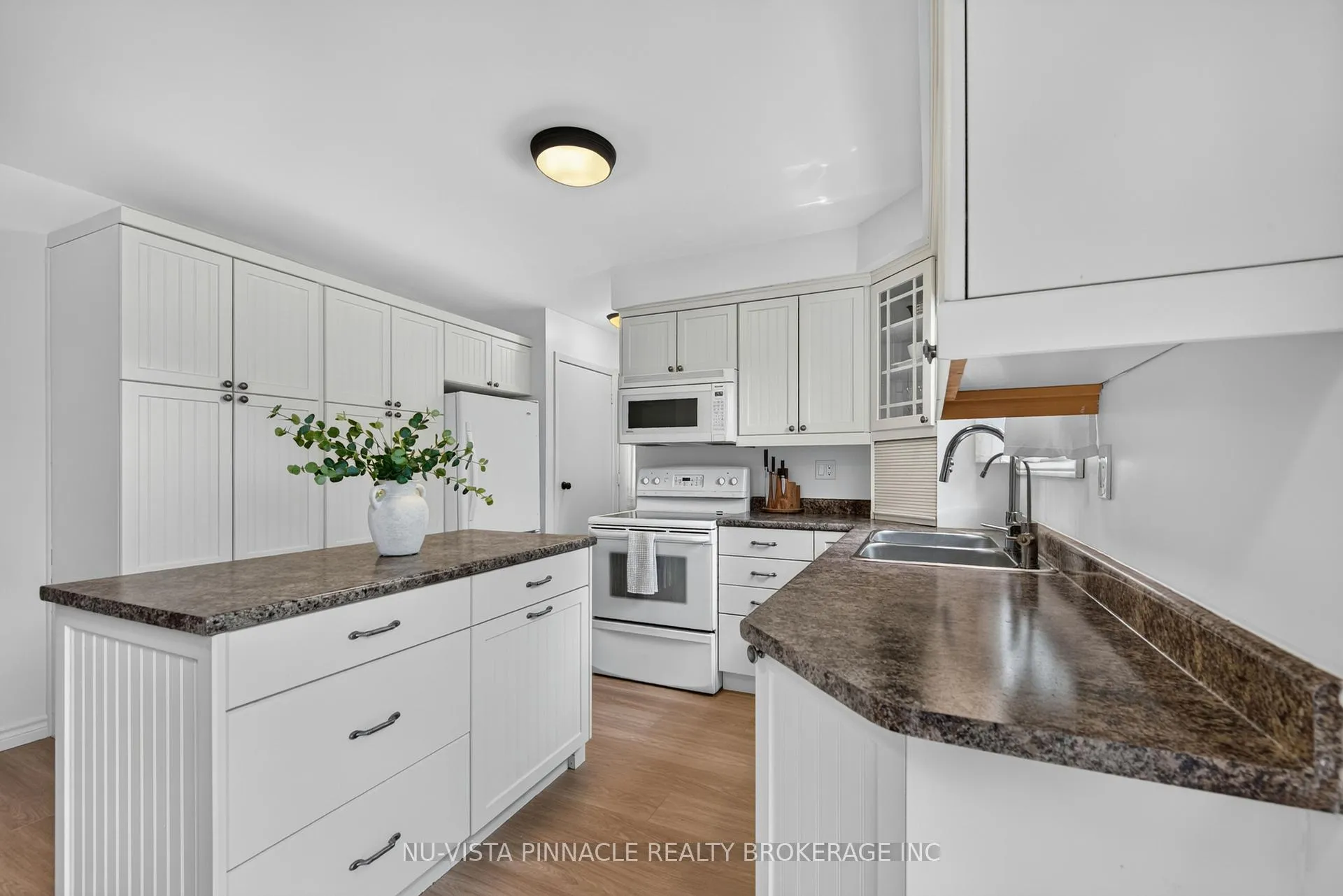Photo 14 of 28 Edgemere Crescent, London, South T — HOMEH