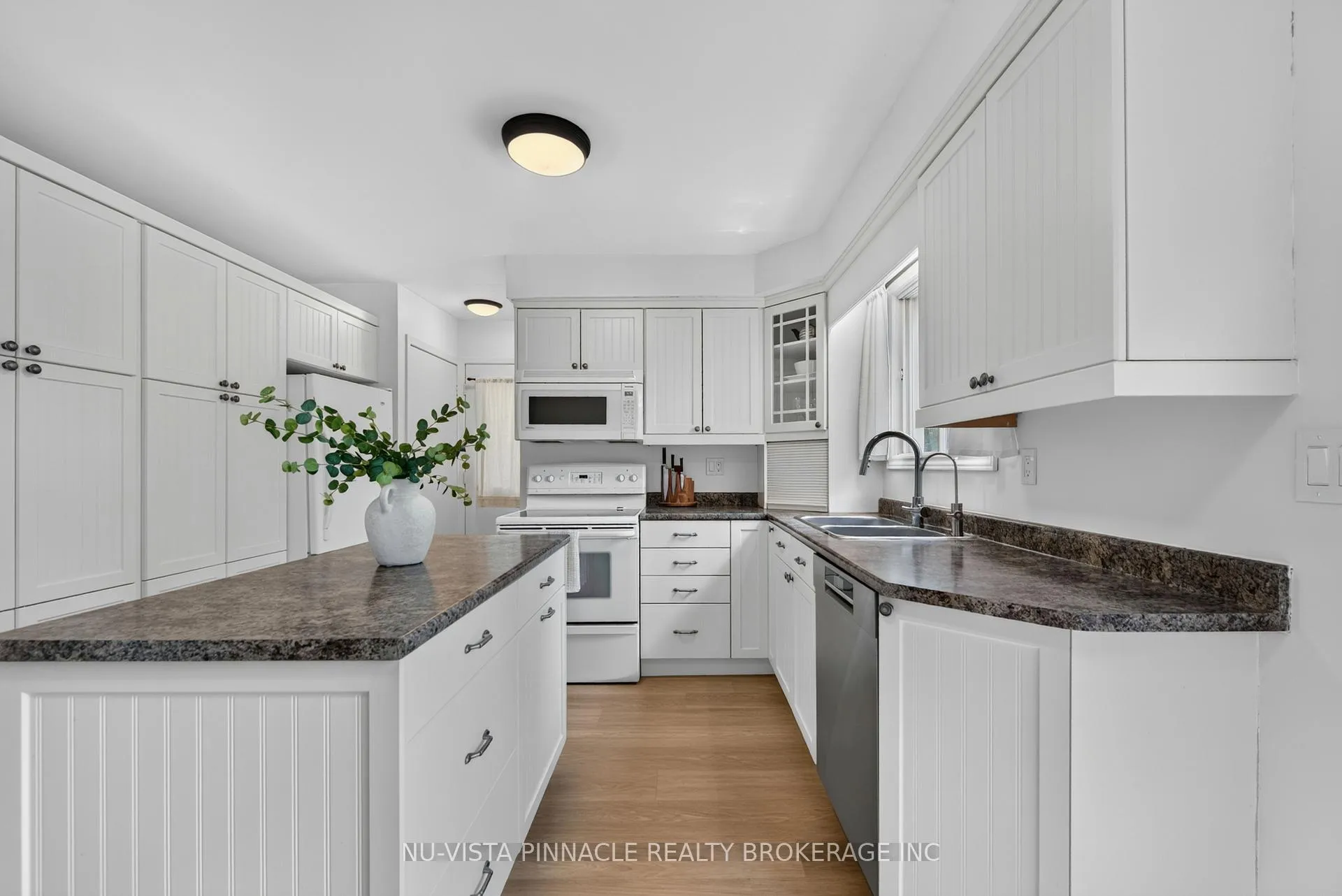 Photo 15 of 28 Edgemere Crescent, London, South T — HOMEH