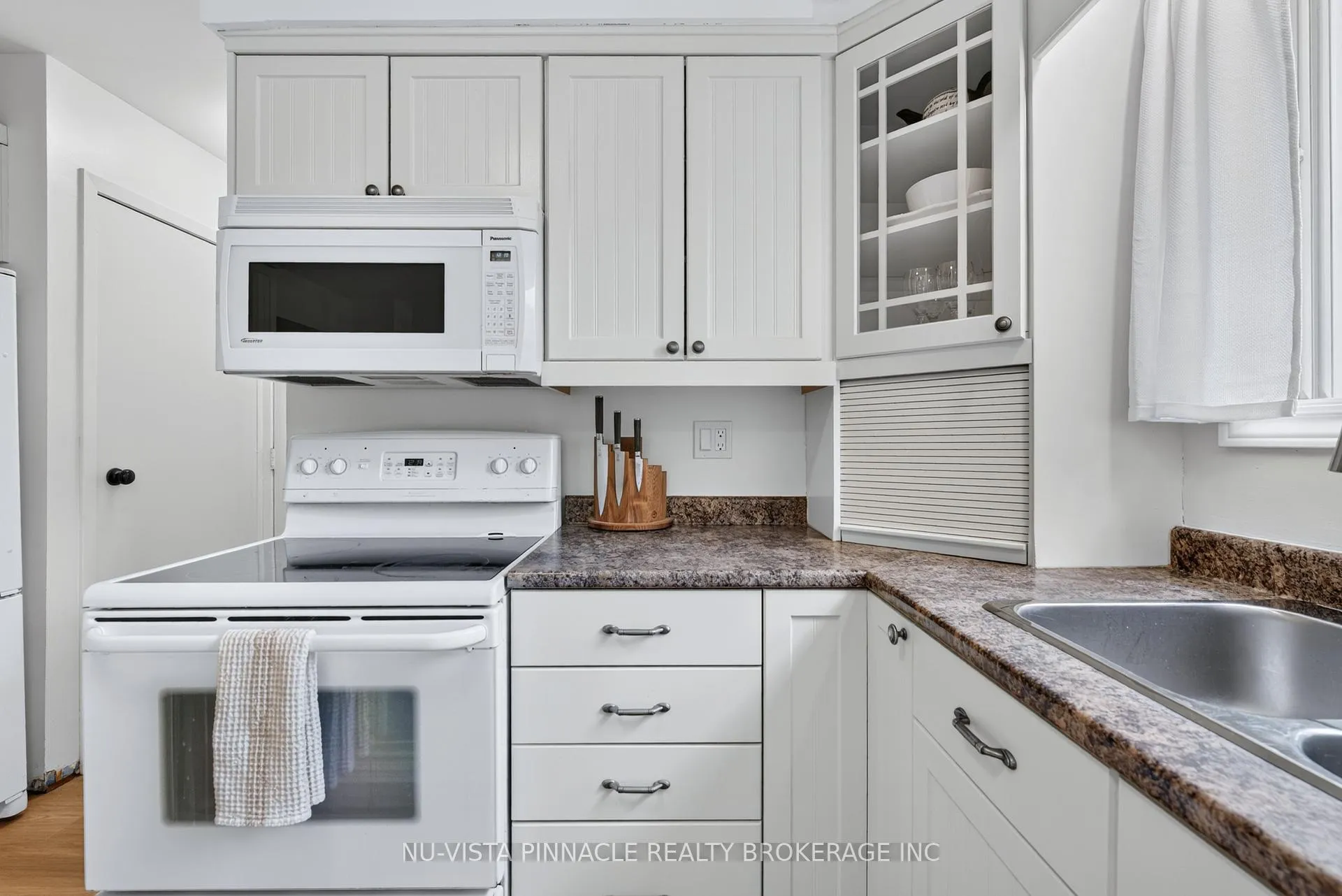 Photo 16 of 28 Edgemere Crescent, London, South T — HOMEH