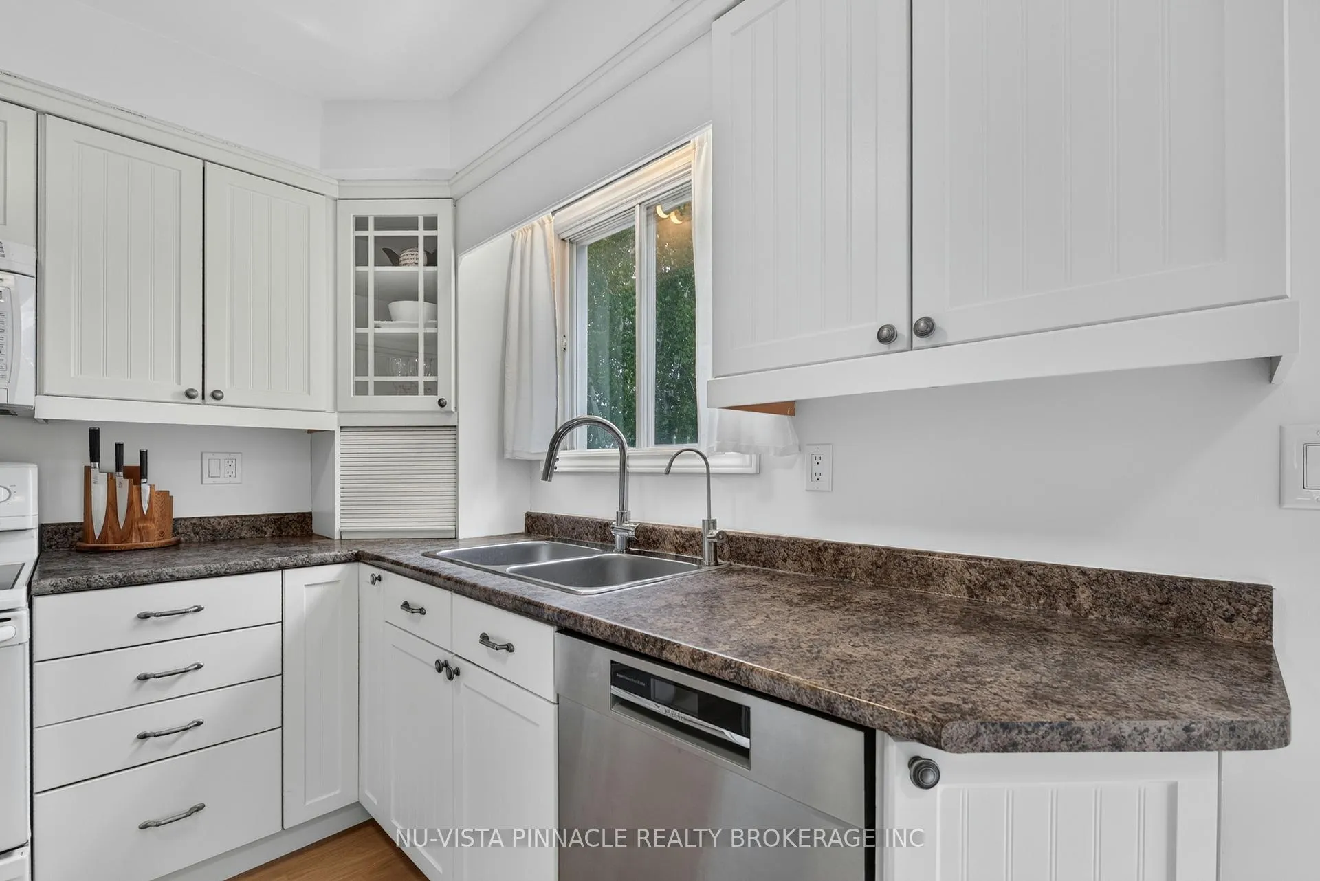 Photo 17 of 28 Edgemere Crescent, London, South T — HOMEH