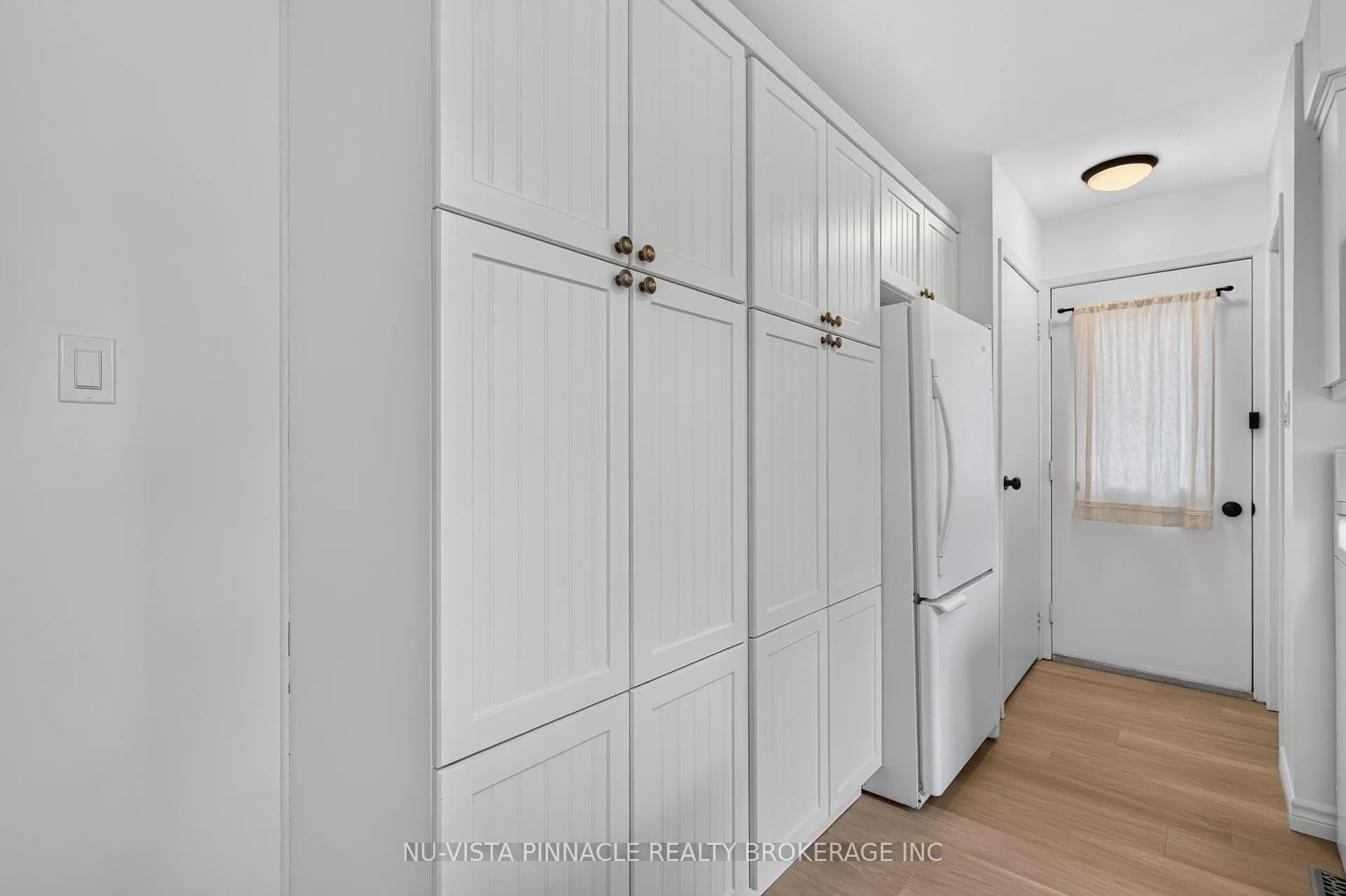 Photo 19 of 28 Edgemere Crescent, London, South T — HOMEH