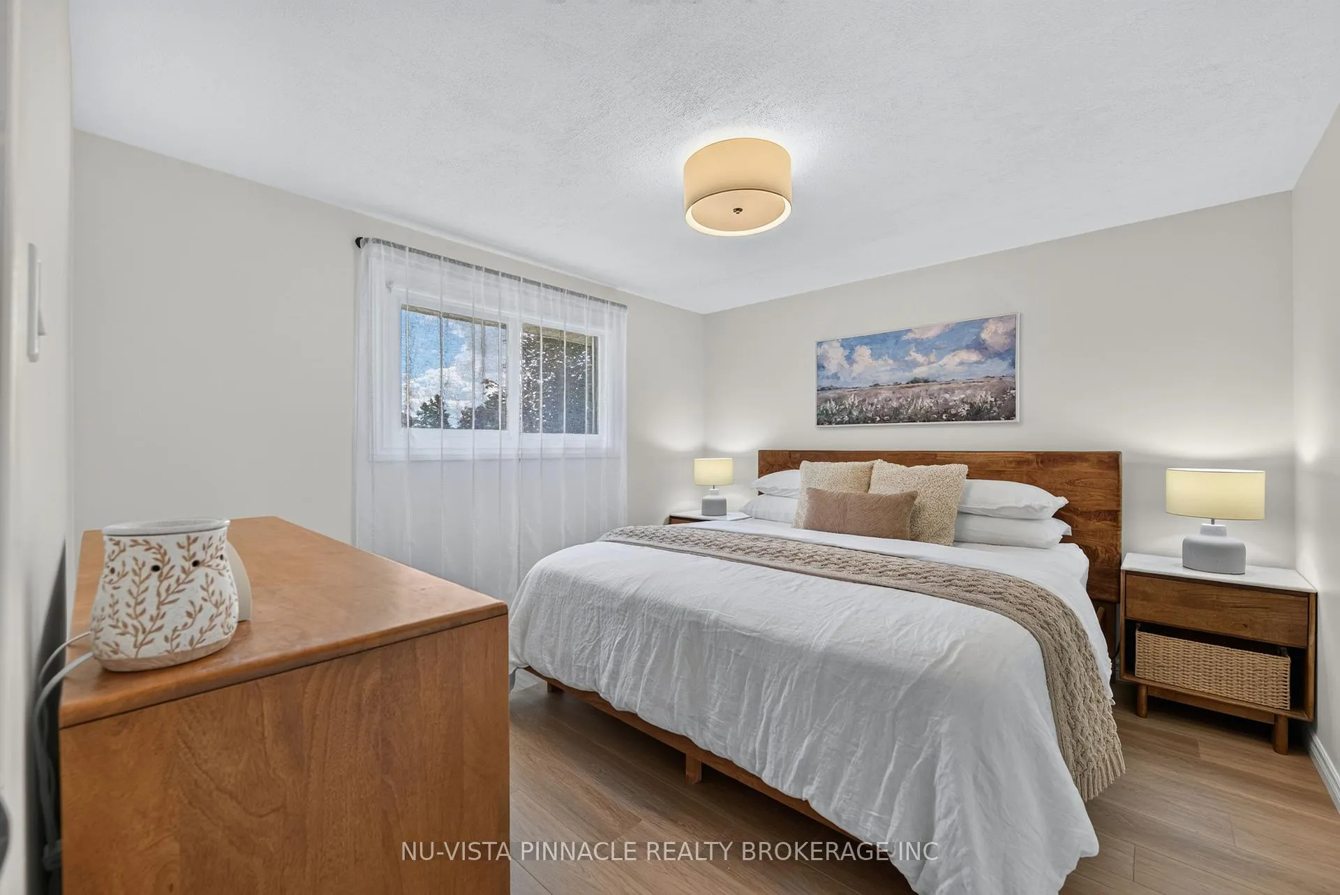 Photo 24 of 28 Edgemere Crescent, London, South T — HOMEH