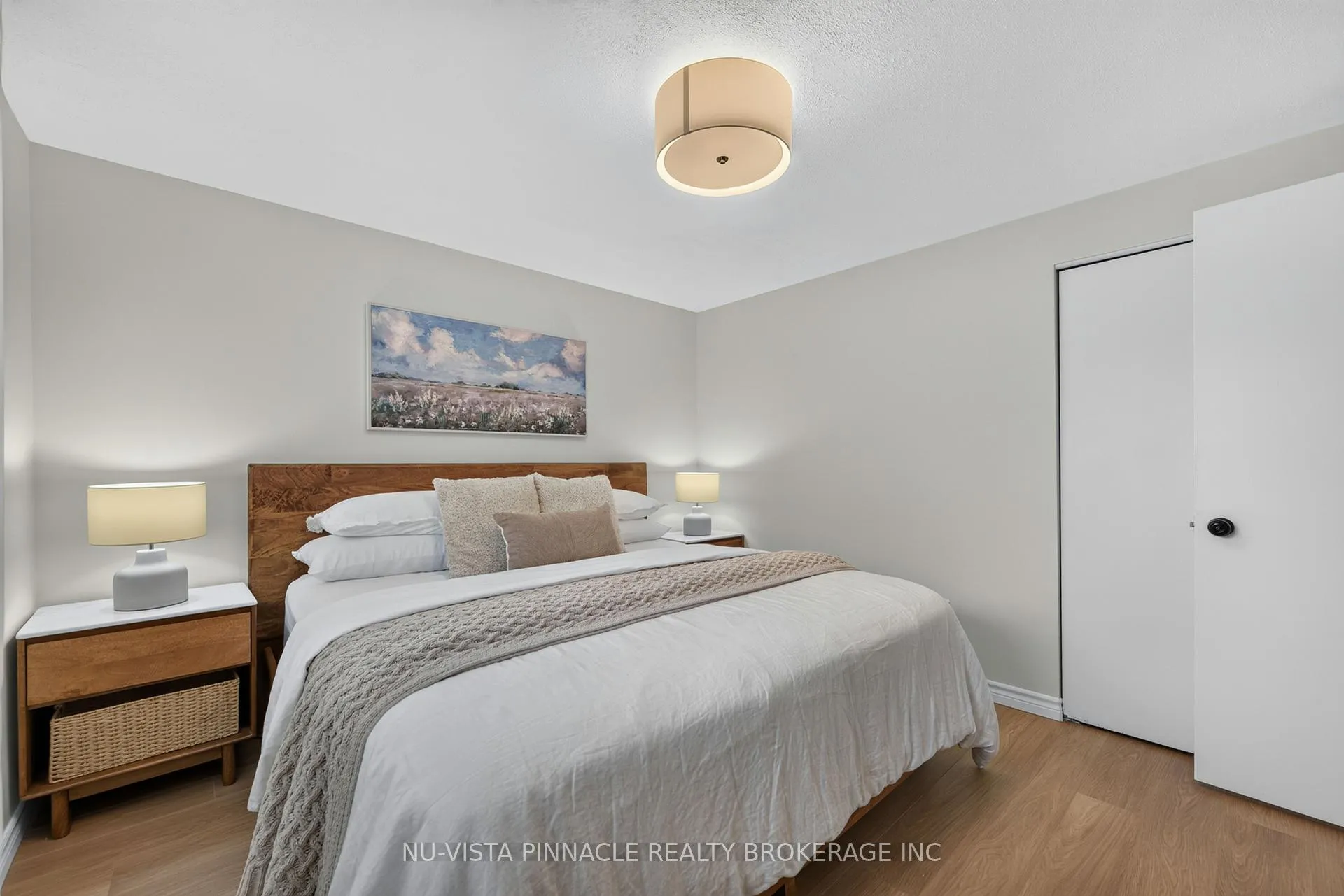 Photo 25 of 28 Edgemere Crescent, London, South T — HOMEH