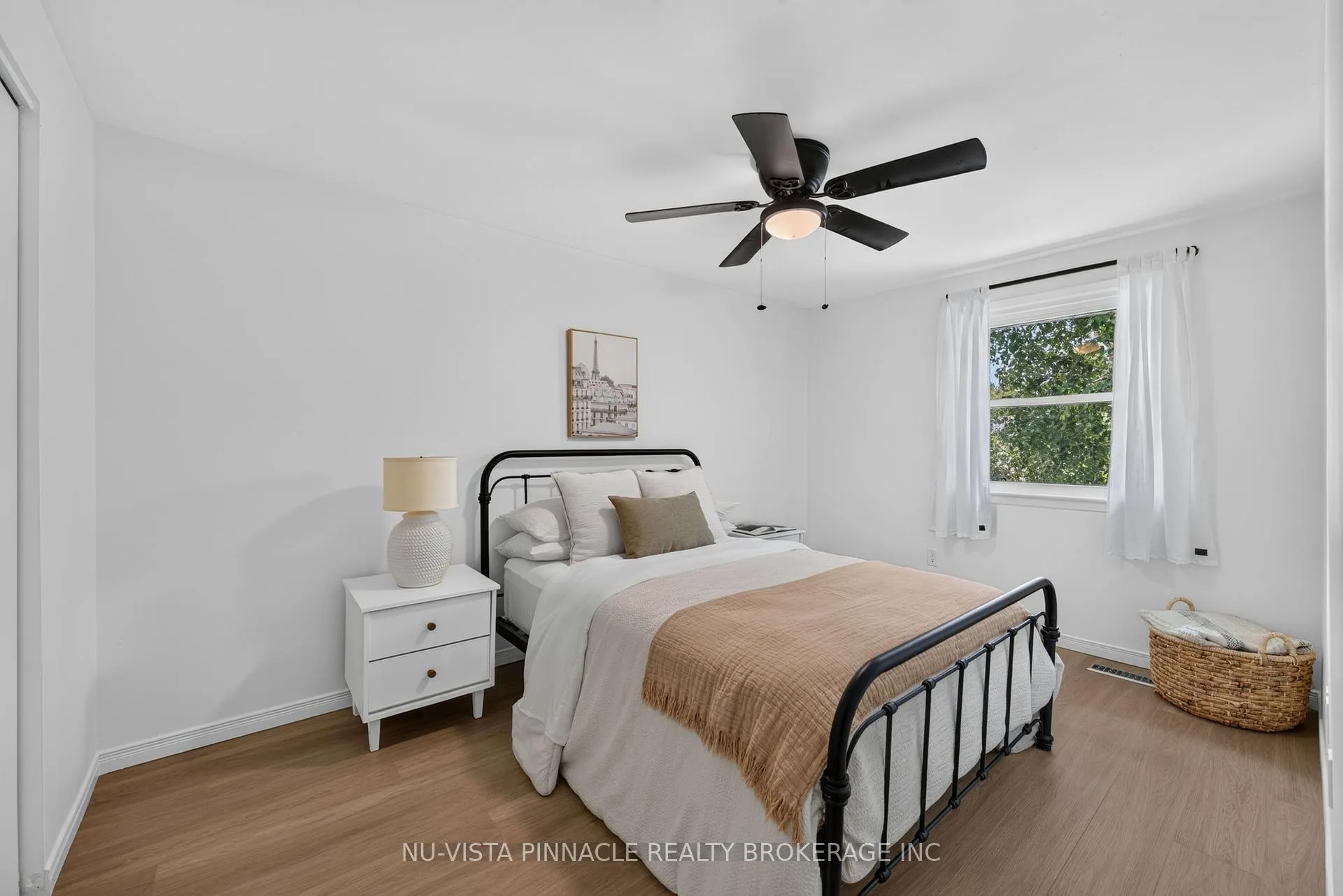 Photo 29 of 28 Edgemere Crescent, London, South T — HOMEH