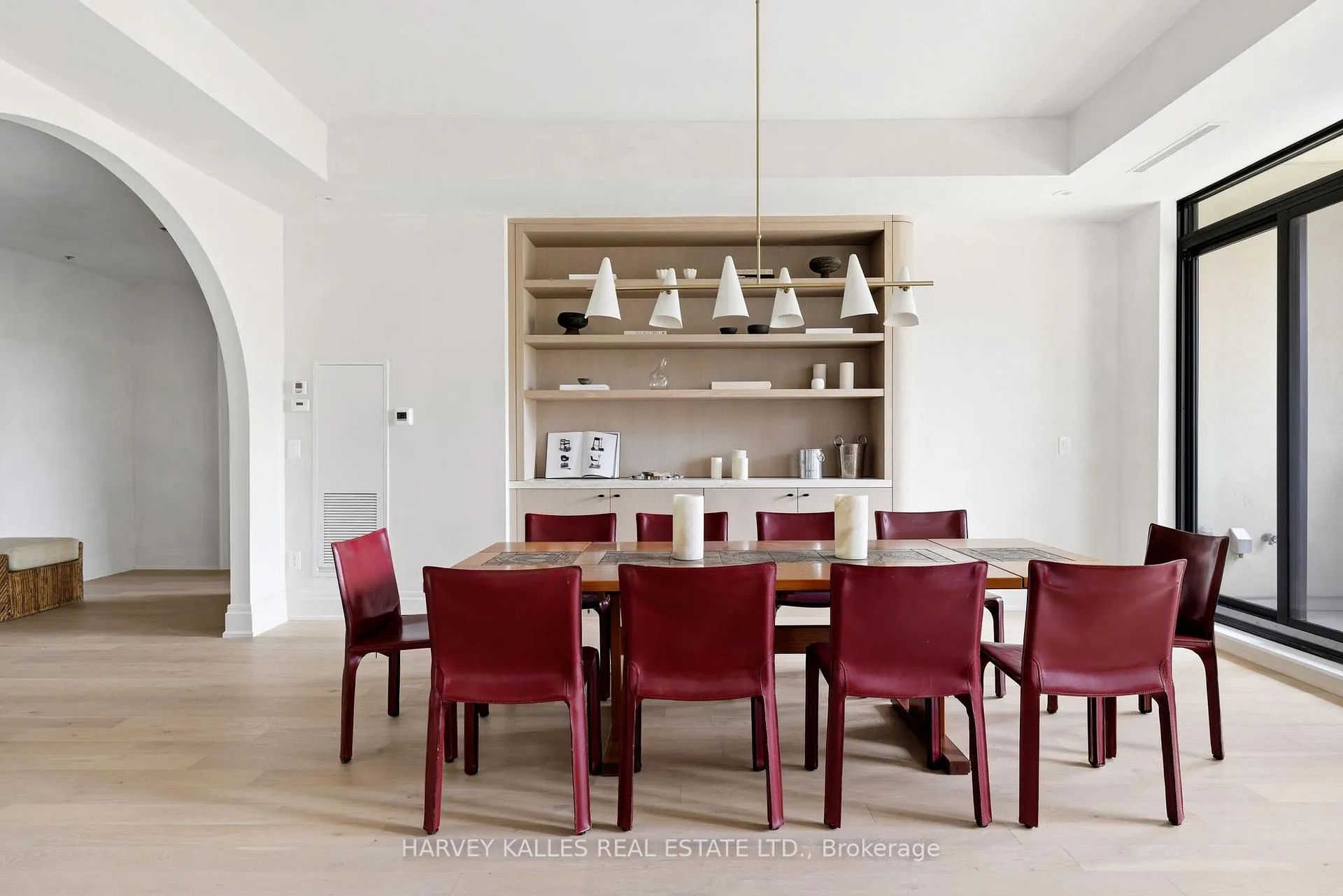 Photo 2 of Unit 4, 1 Forest Hill Road, Toronto, Casa Loma — HOMEH