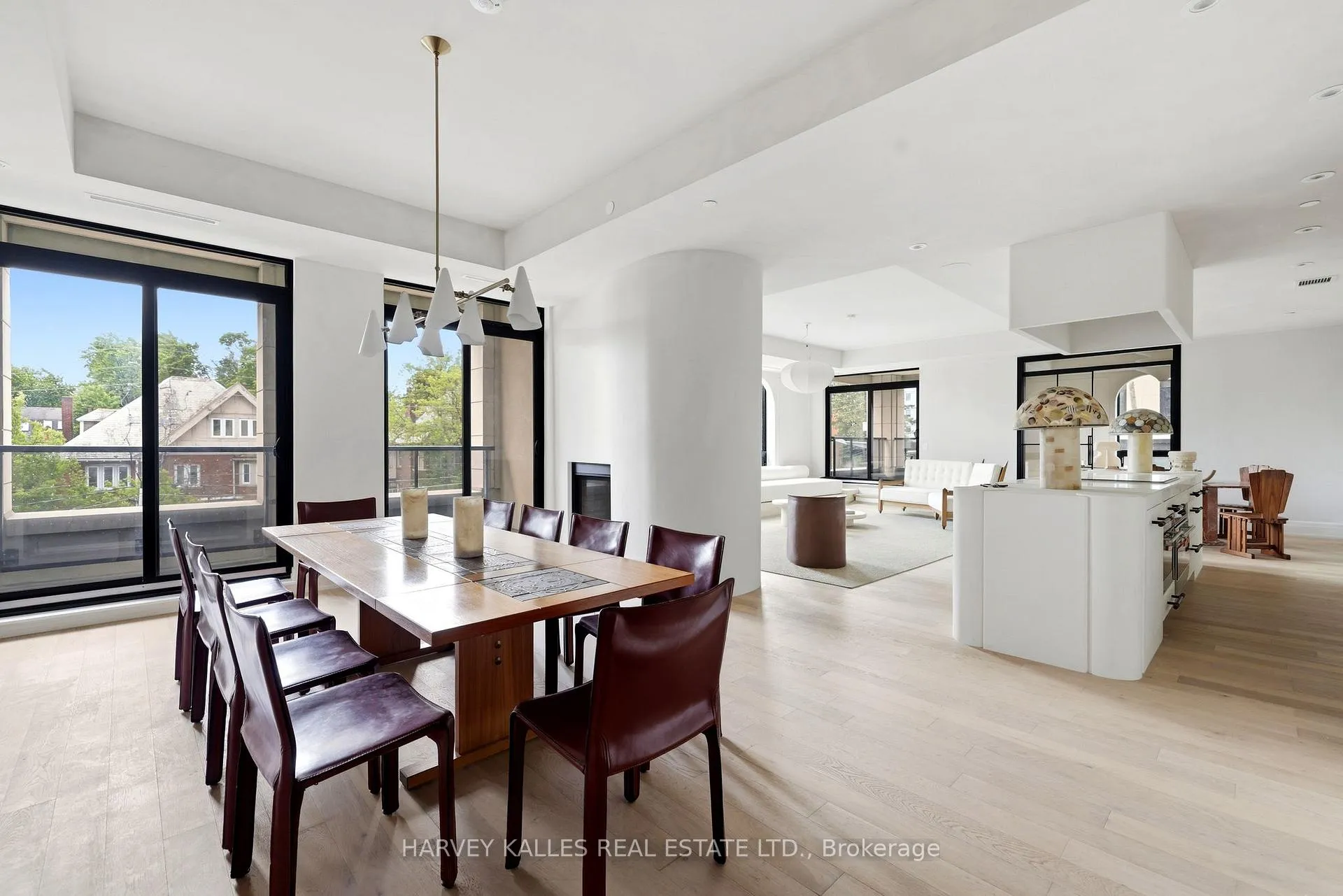 Photo 3 of Unit 4, 1 Forest Hill Road, Toronto, Casa Loma — HOMEH