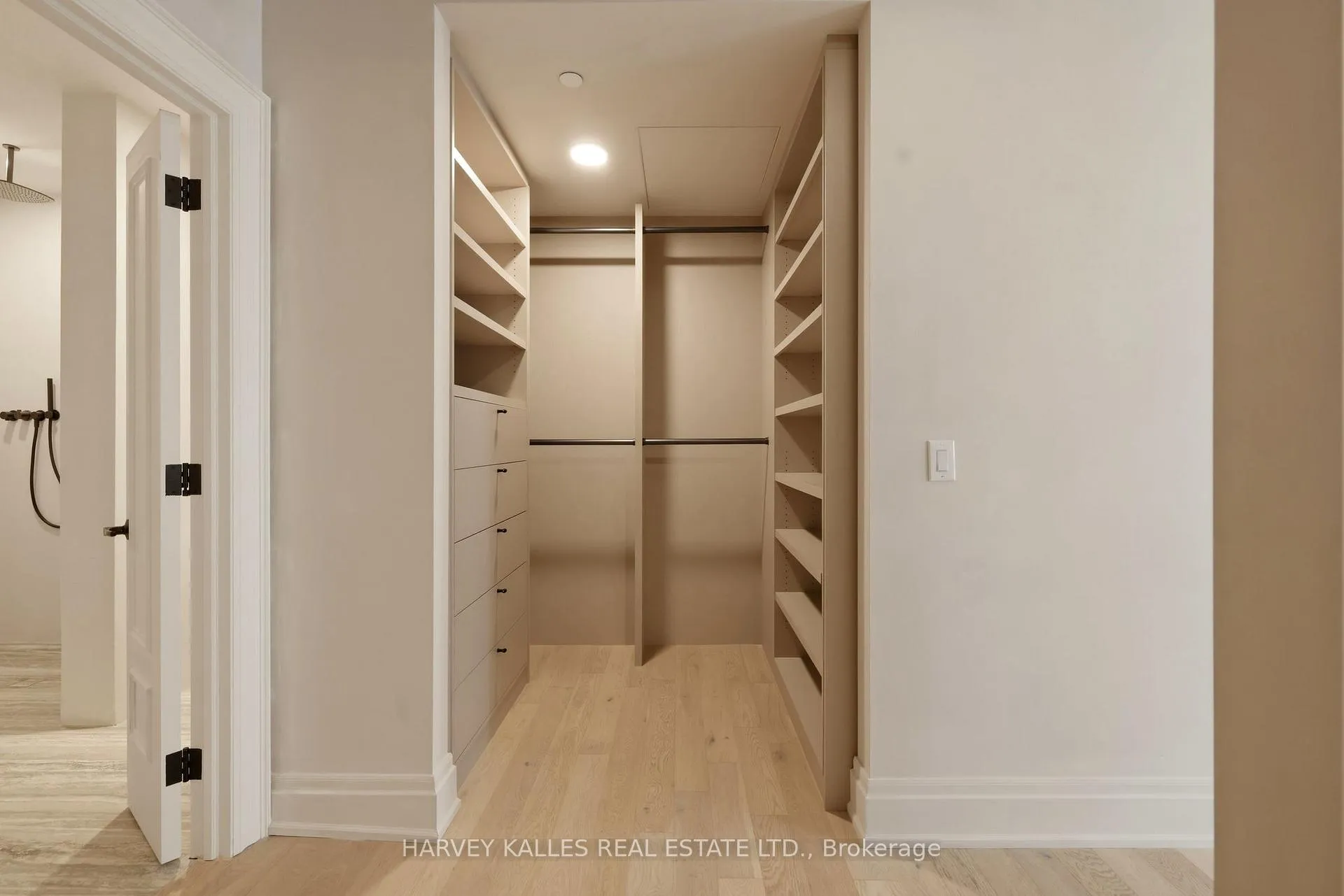 Photo 11 of Unit 4, 1 Forest Hill Road, Toronto, Casa Loma — HOMEH
