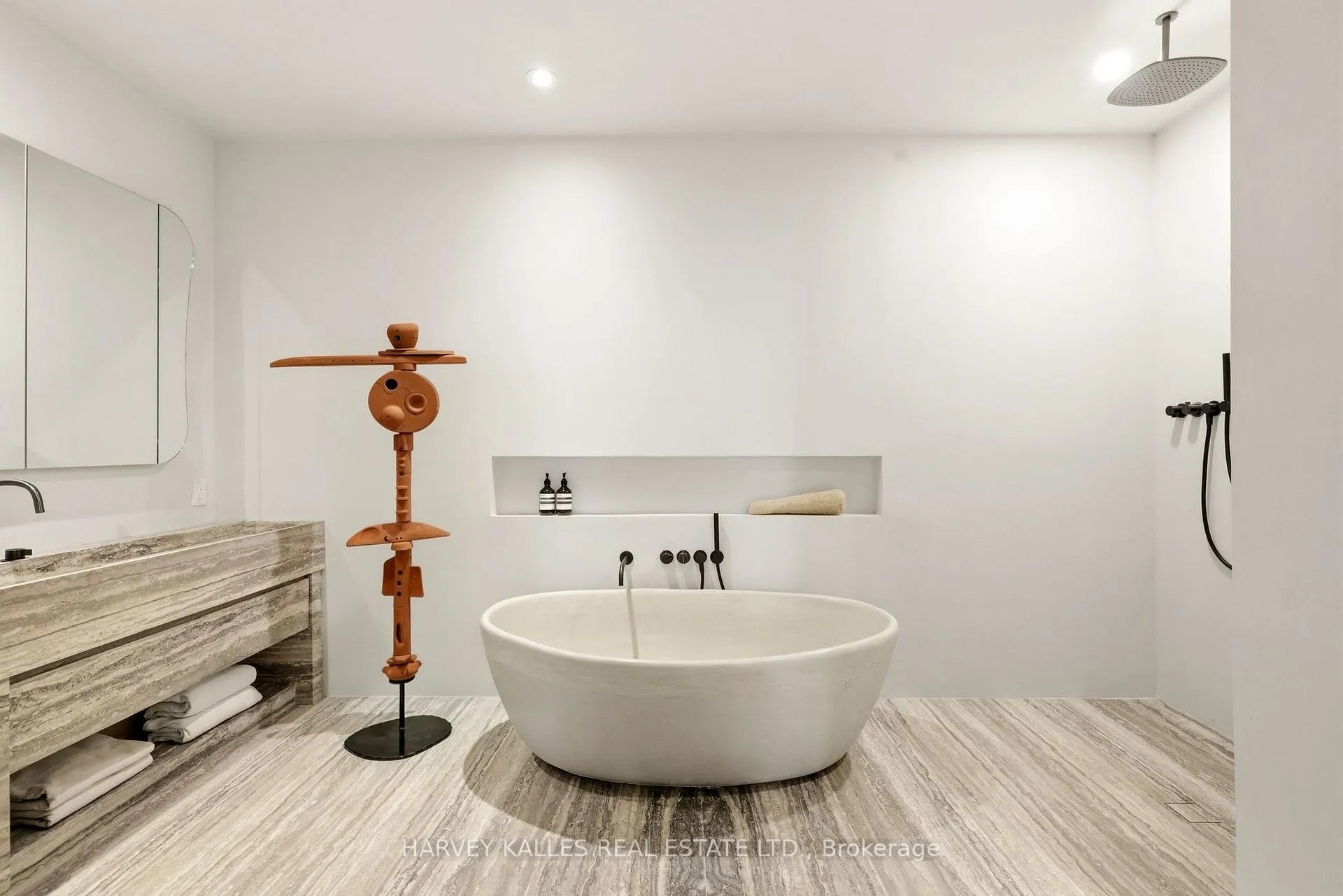 Photo 12 of Unit 4, 1 Forest Hill Road, Toronto, Casa Loma — HOMEH