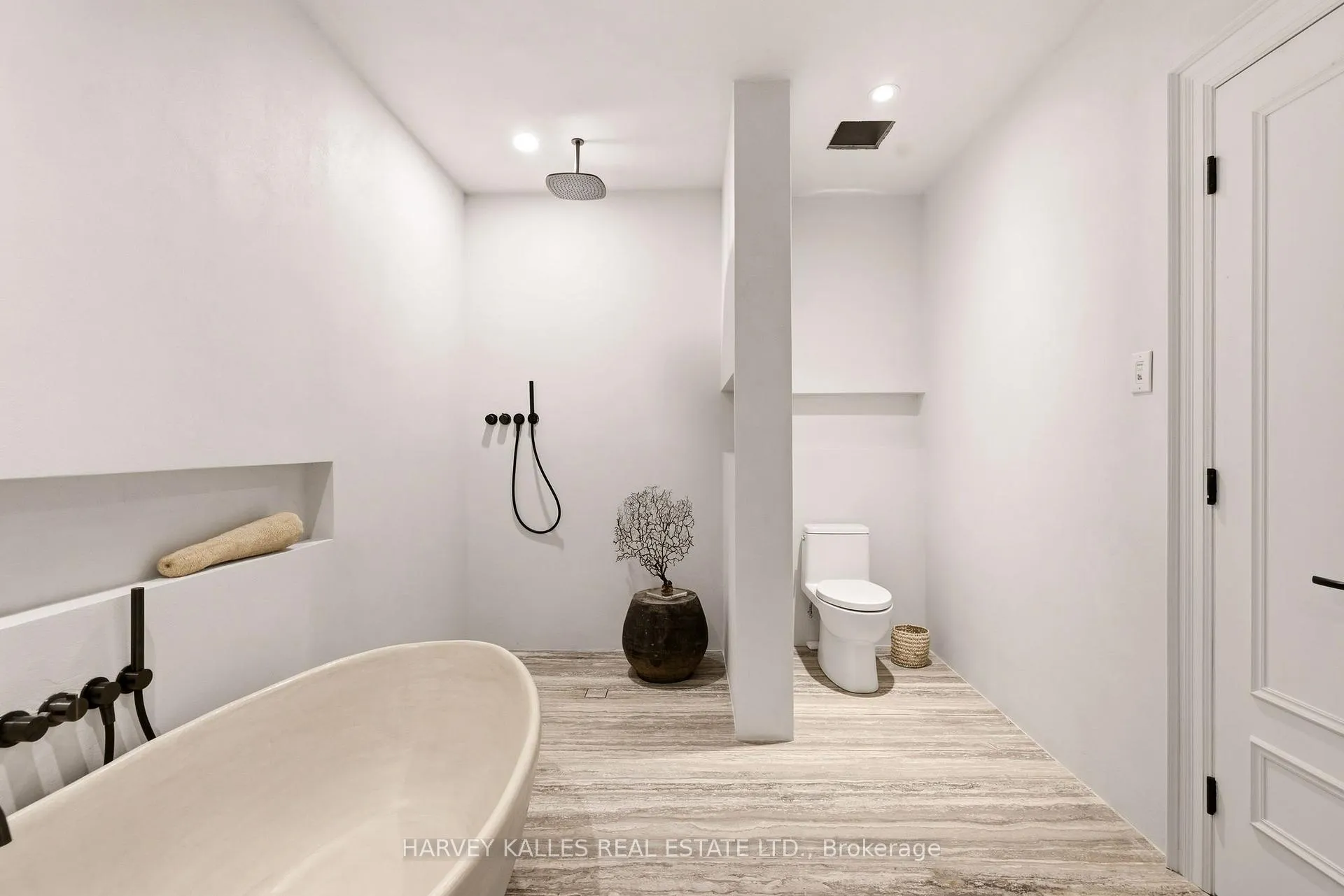 Photo 13 of Unit 4, 1 Forest Hill Road, Toronto, Casa Loma — HOMEH