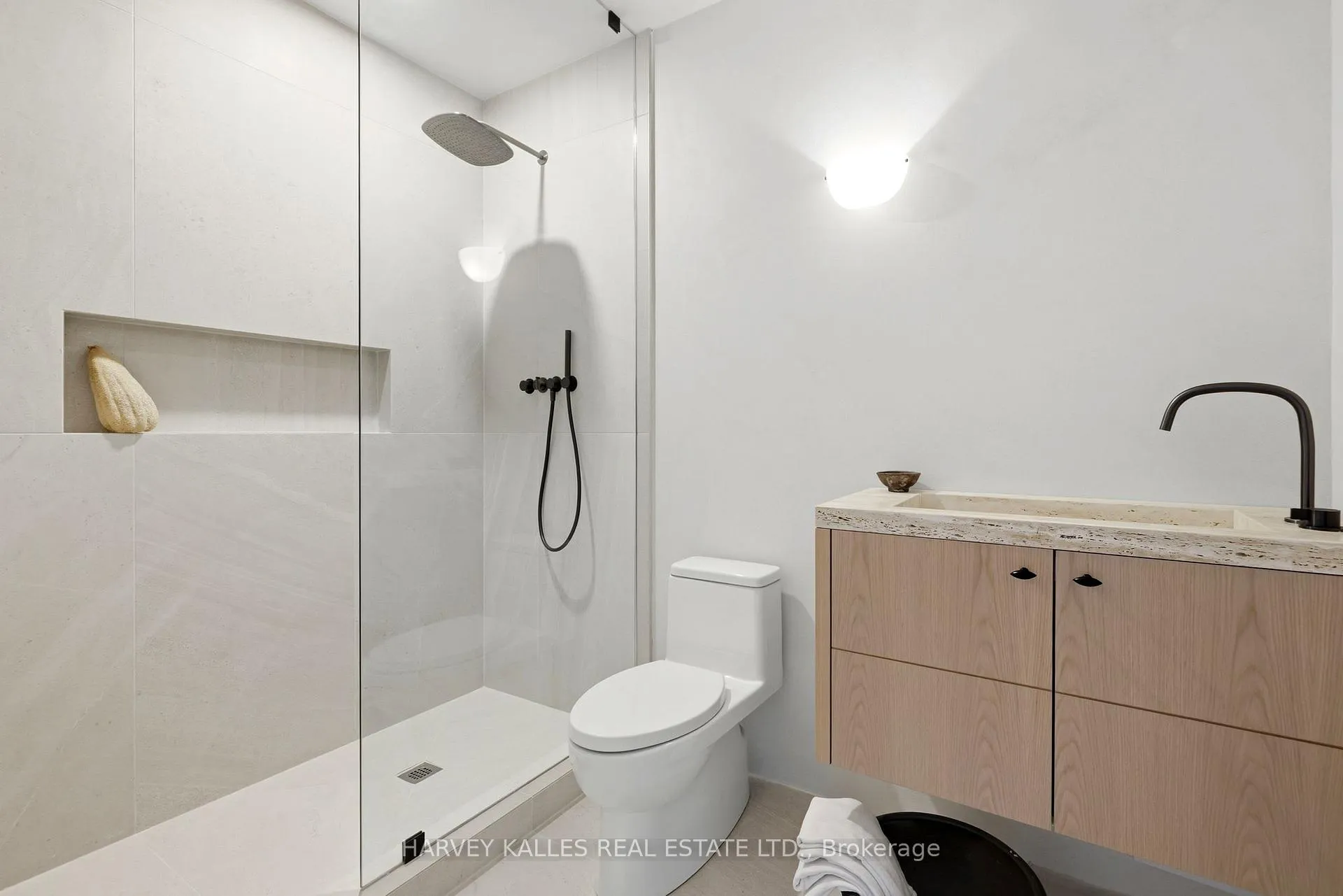 Photo 15 of Unit 4, 1 Forest Hill Road, Toronto, Casa Loma — HOMEH