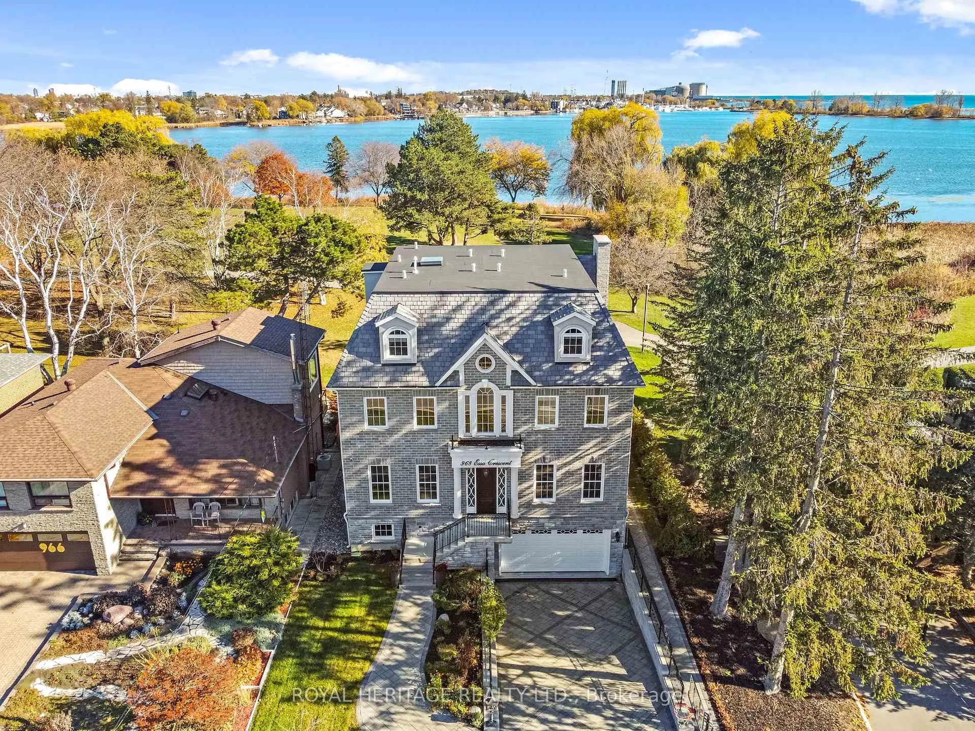 Photo 3 of 968 Essa Crescent, Pickering, West Shore — HOMEH