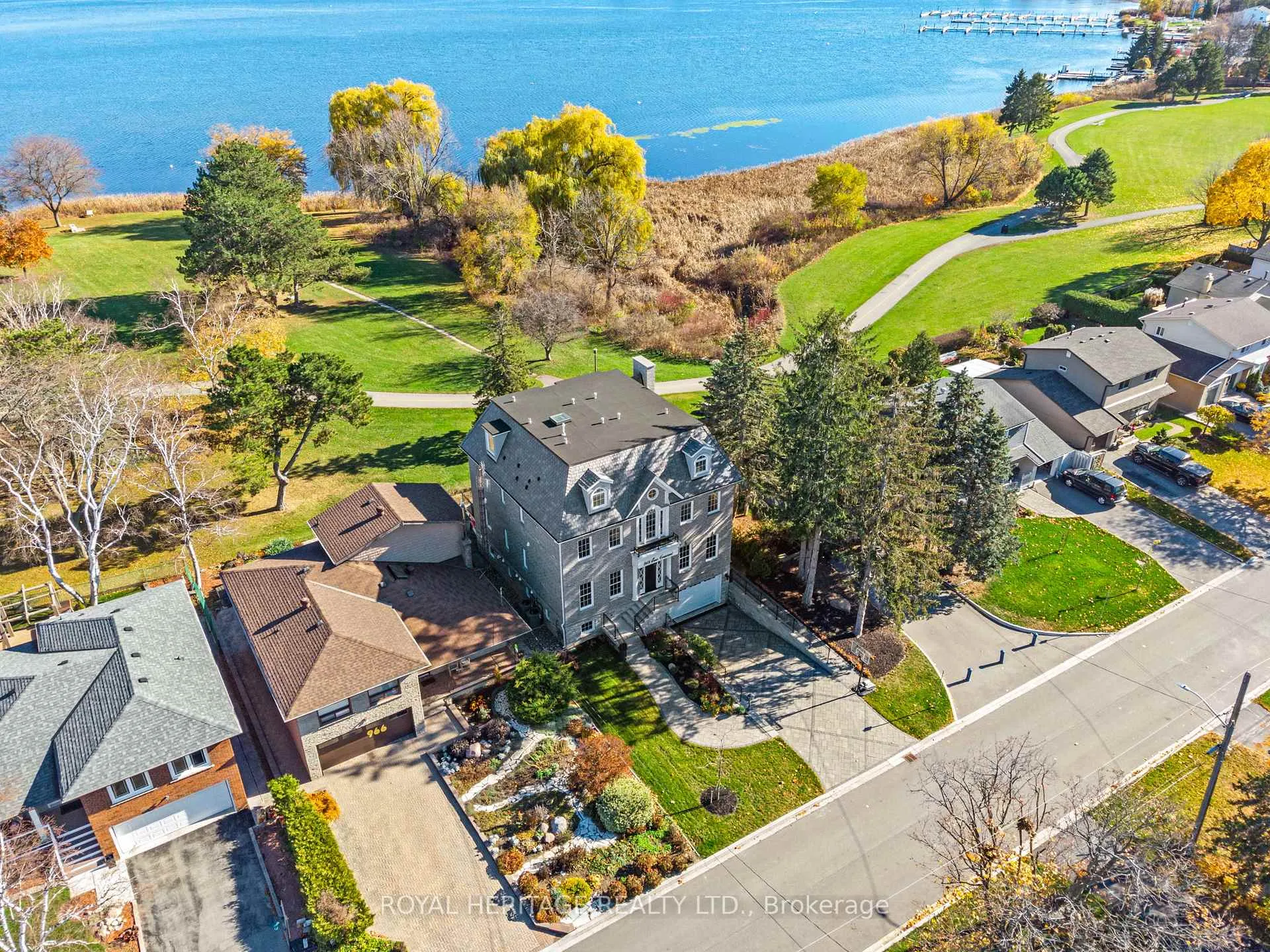 Photo 5 of 968 Essa Crescent, Pickering, West Shore — HOMEH