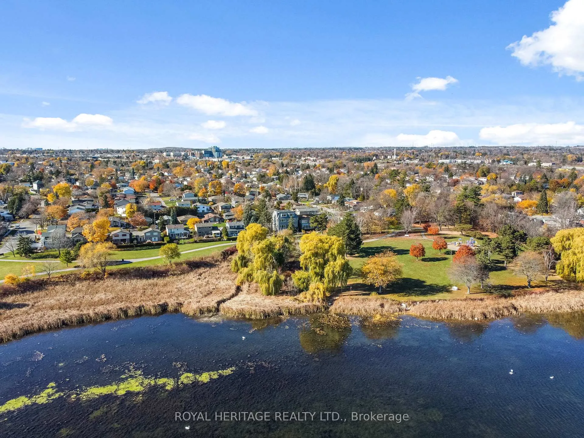 Photo 7 of 968 Essa Crescent, Pickering, West Shore — HOMEH