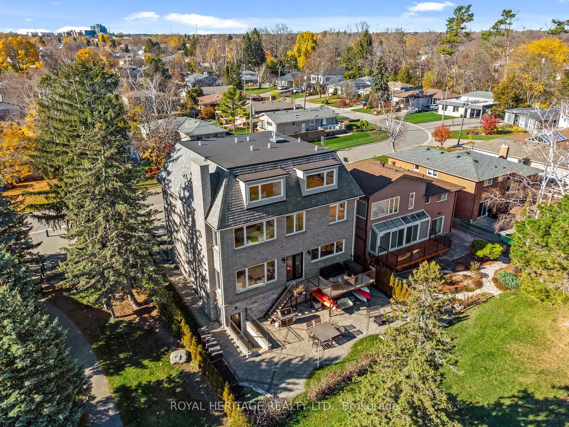 Photo 8 of 968 Essa Crescent, Pickering, West Shore — HOMEH