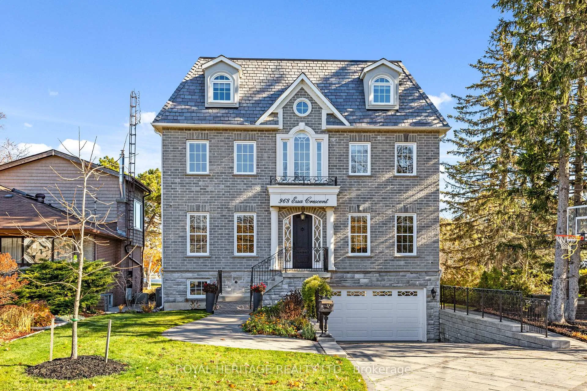 Photo of 968 Essa Crescent