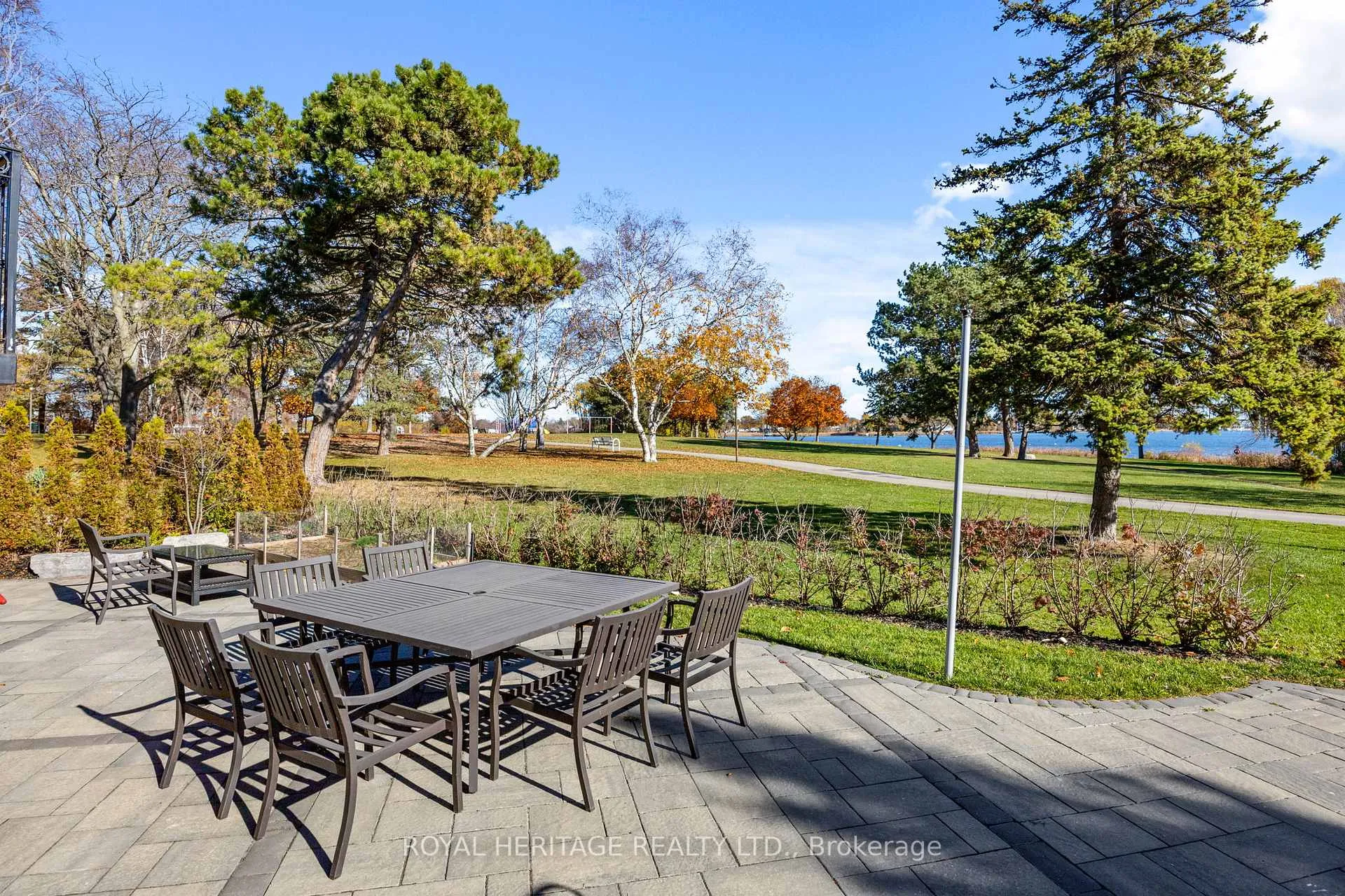 Photo 13 of 968 Essa Crescent, Pickering, West Shore — HOMEH