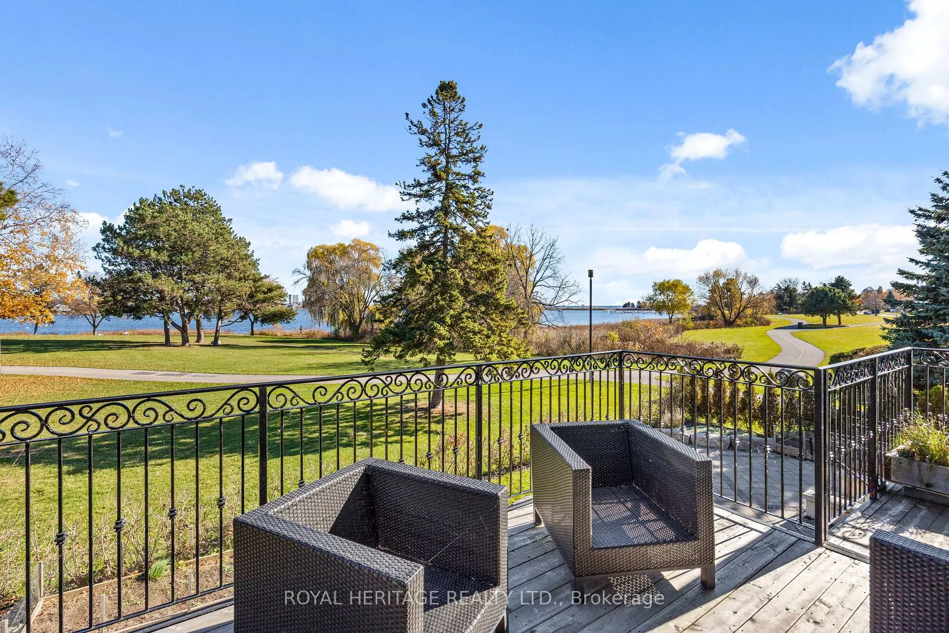 Photo 14 of 968 Essa Crescent, Pickering, West Shore — HOMEH