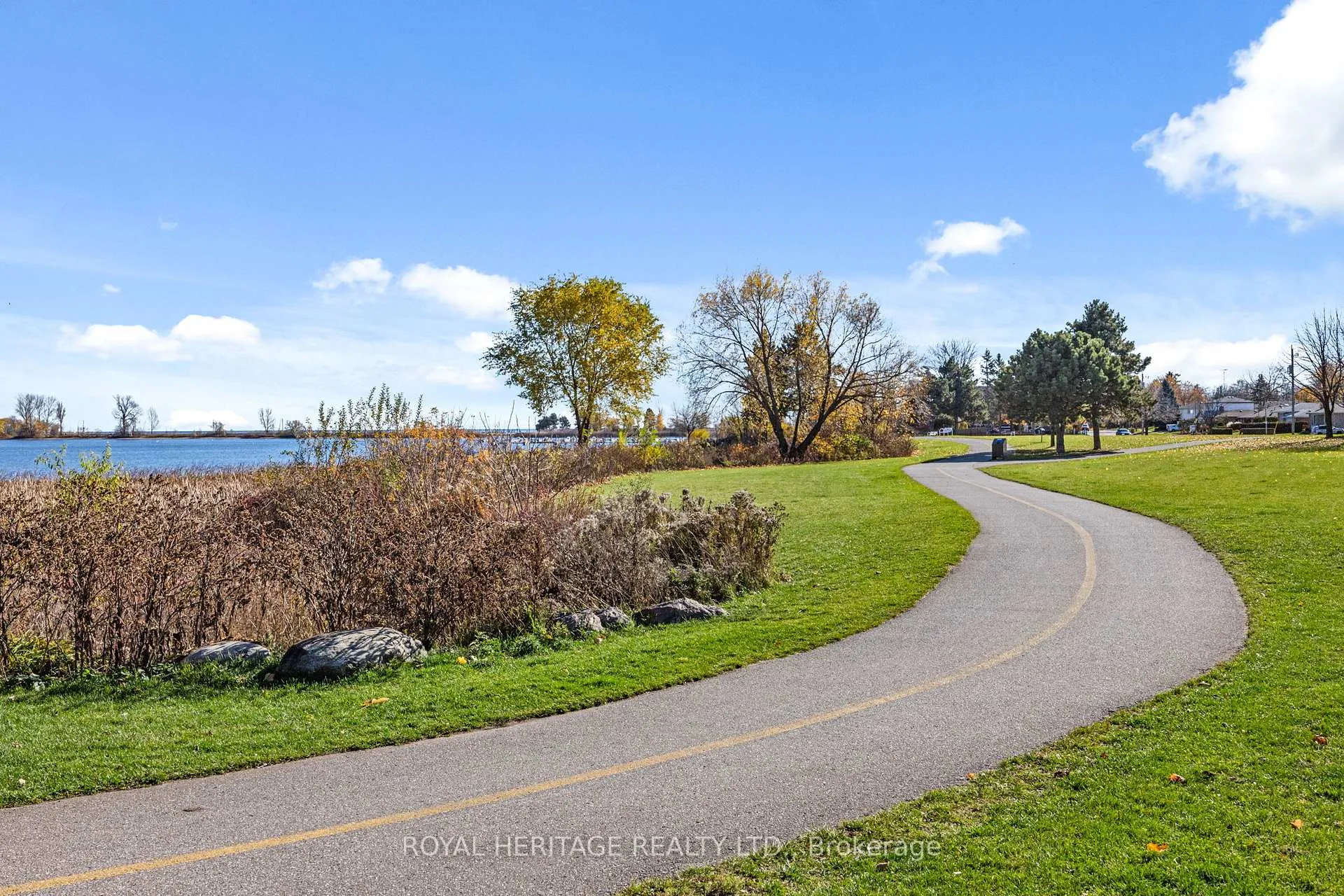 Photo 15 of 968 Essa Crescent, Pickering, West Shore — HOMEH