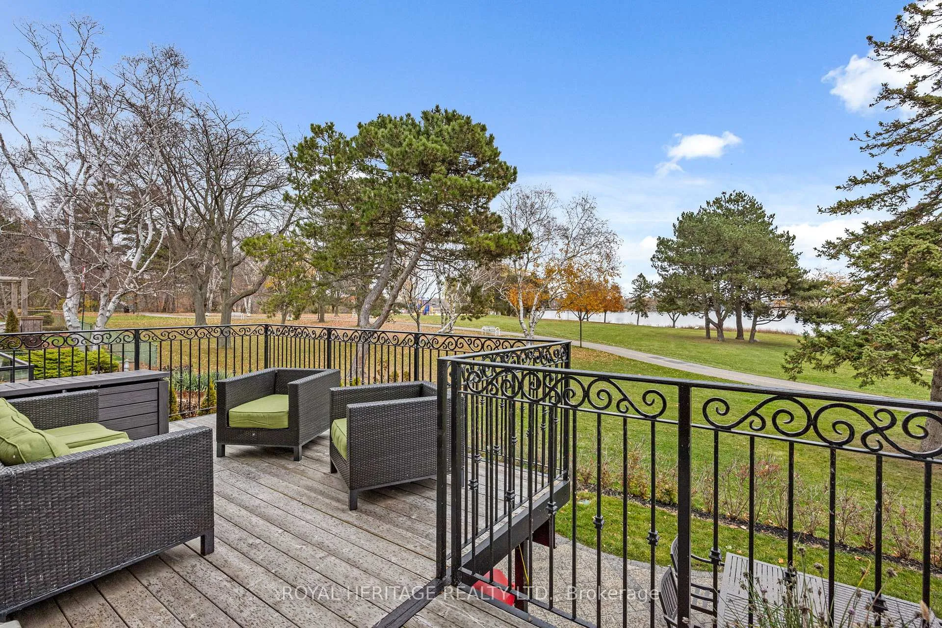 Photo 32 of 968 Essa Crescent, Pickering, West Shore — HOMEH