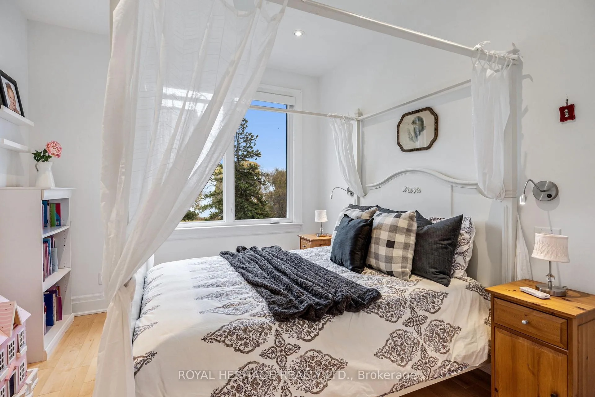 Photo 39 of 968 Essa Crescent, Pickering, West Shore — HOMEH