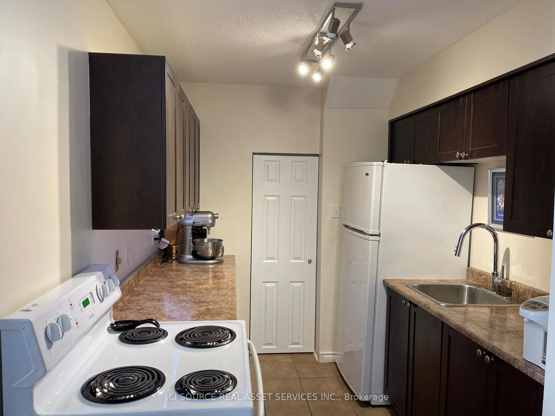 Photo 6 of 12C Sonnet Crescent, Ottawa, Westcliffe Estates — HOMEH
