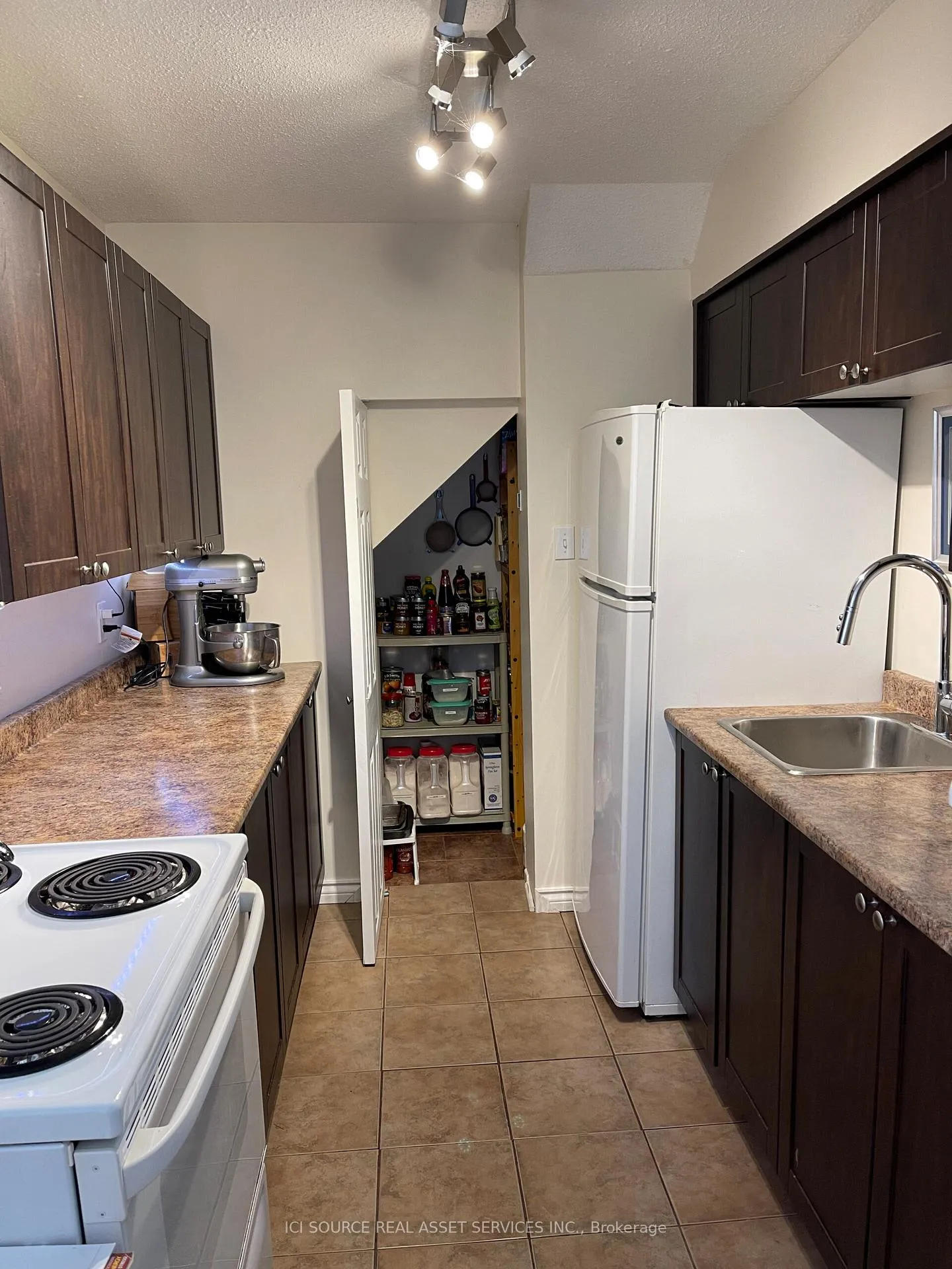 Photo 7 of 12C Sonnet Crescent, Ottawa, Westcliffe Estates — HOMEH