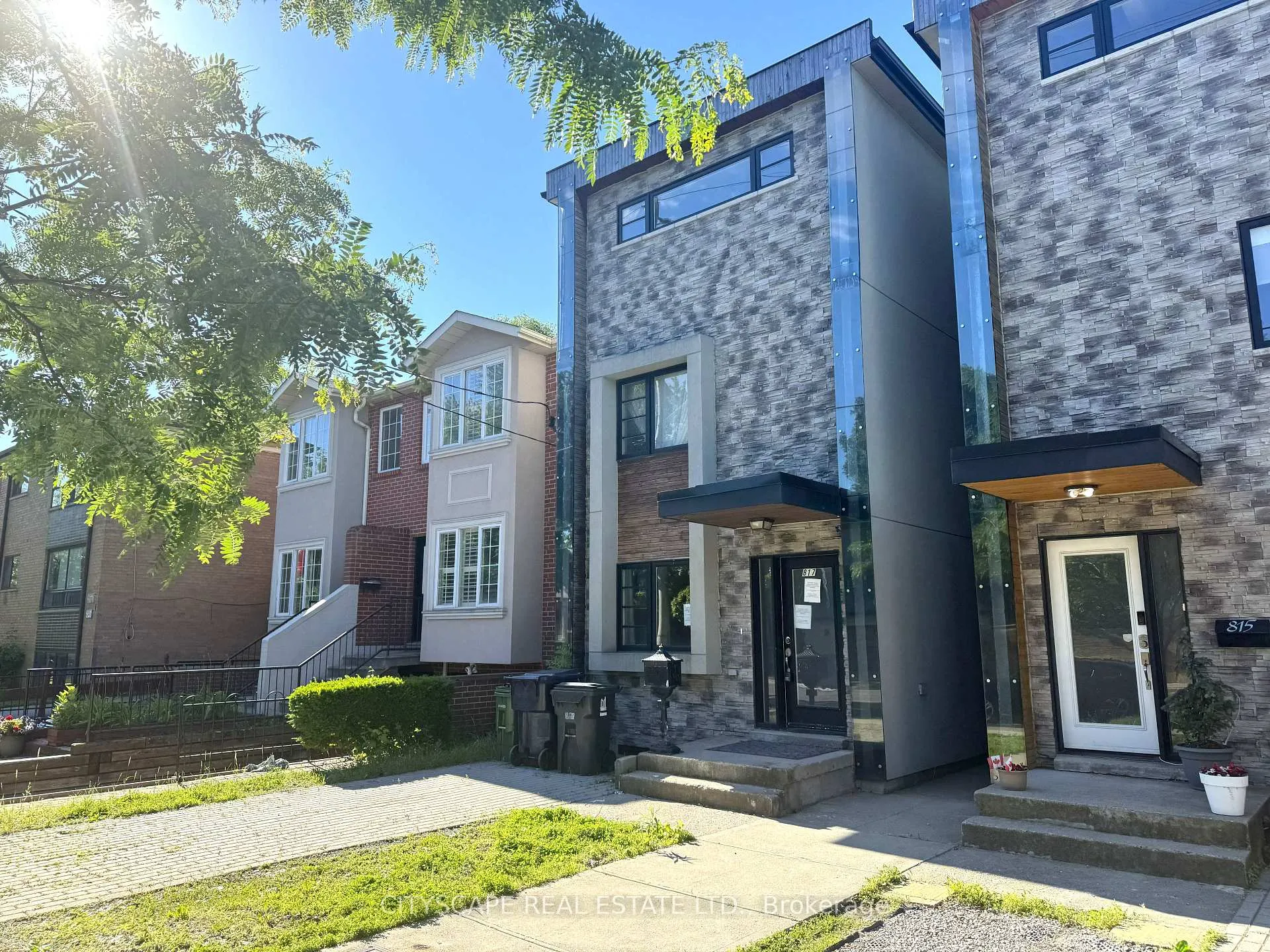 Photo 3 of 817 Cosburn Avenue, Toronto, Danforth Village-East York — HOMEH
