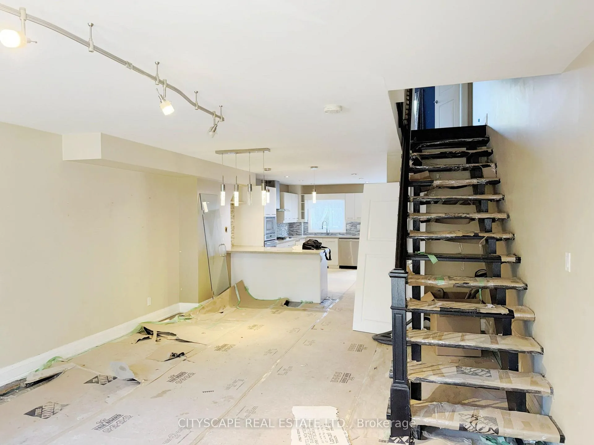 Photo 35 of 817 Cosburn Avenue, Toronto, Danforth Village-East York — HOMEH