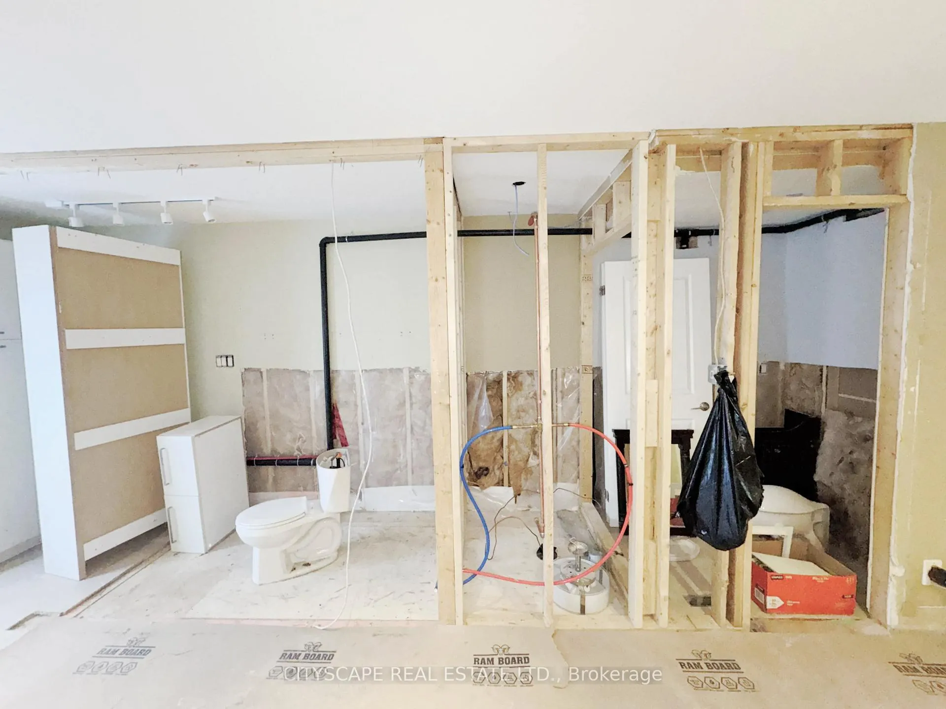 Photo 39 of 817 Cosburn Avenue, Toronto, Danforth Village-East York — HOMEH
