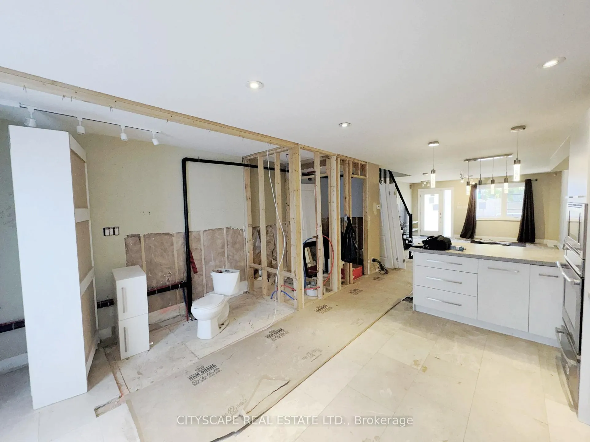Photo 8 of 817 Cosburn Avenue, Toronto, Danforth Village-East York — HOMEH