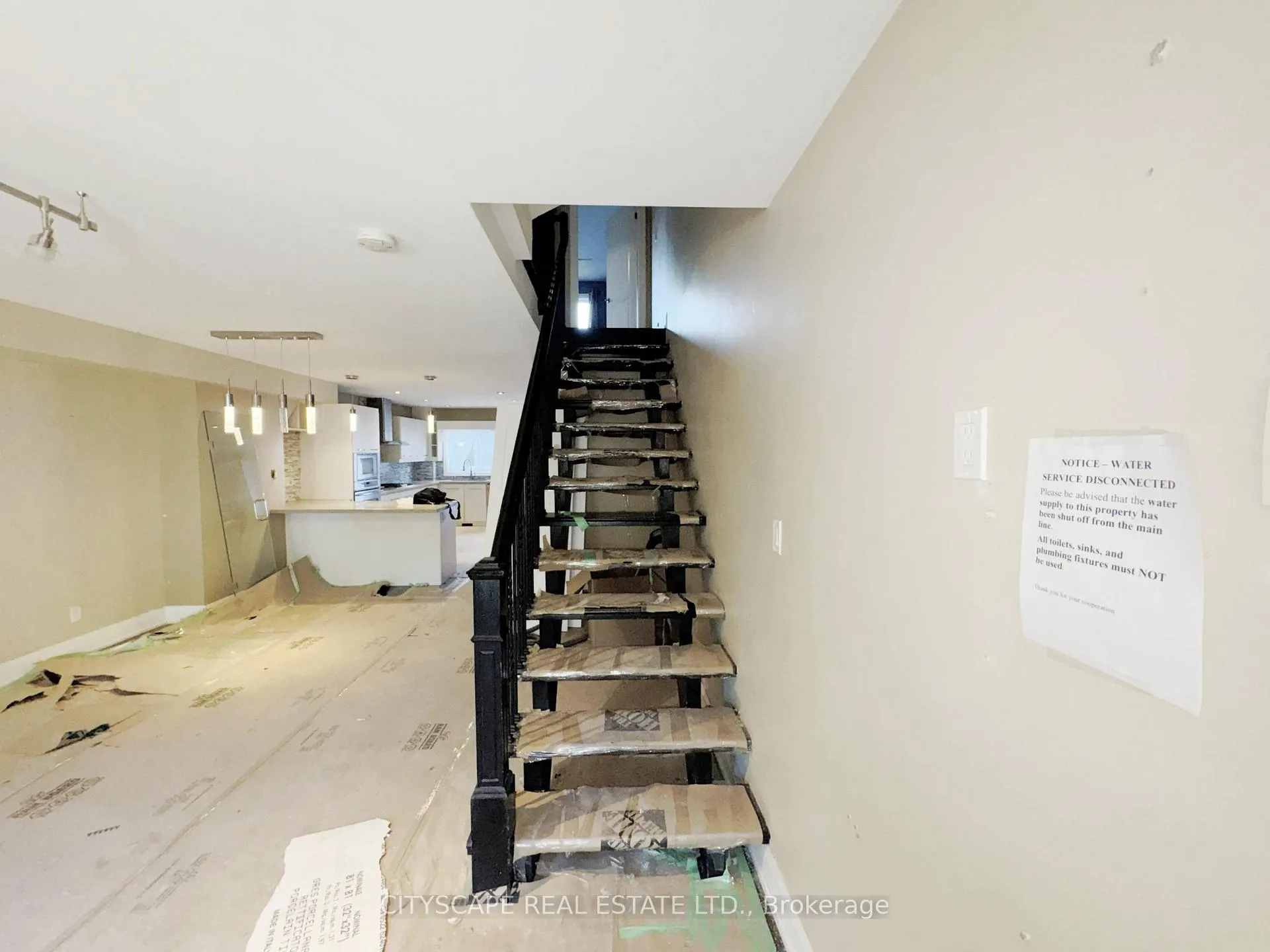 Photo 9 of 817 Cosburn Avenue, Toronto, Danforth Village-East York — HOMEH