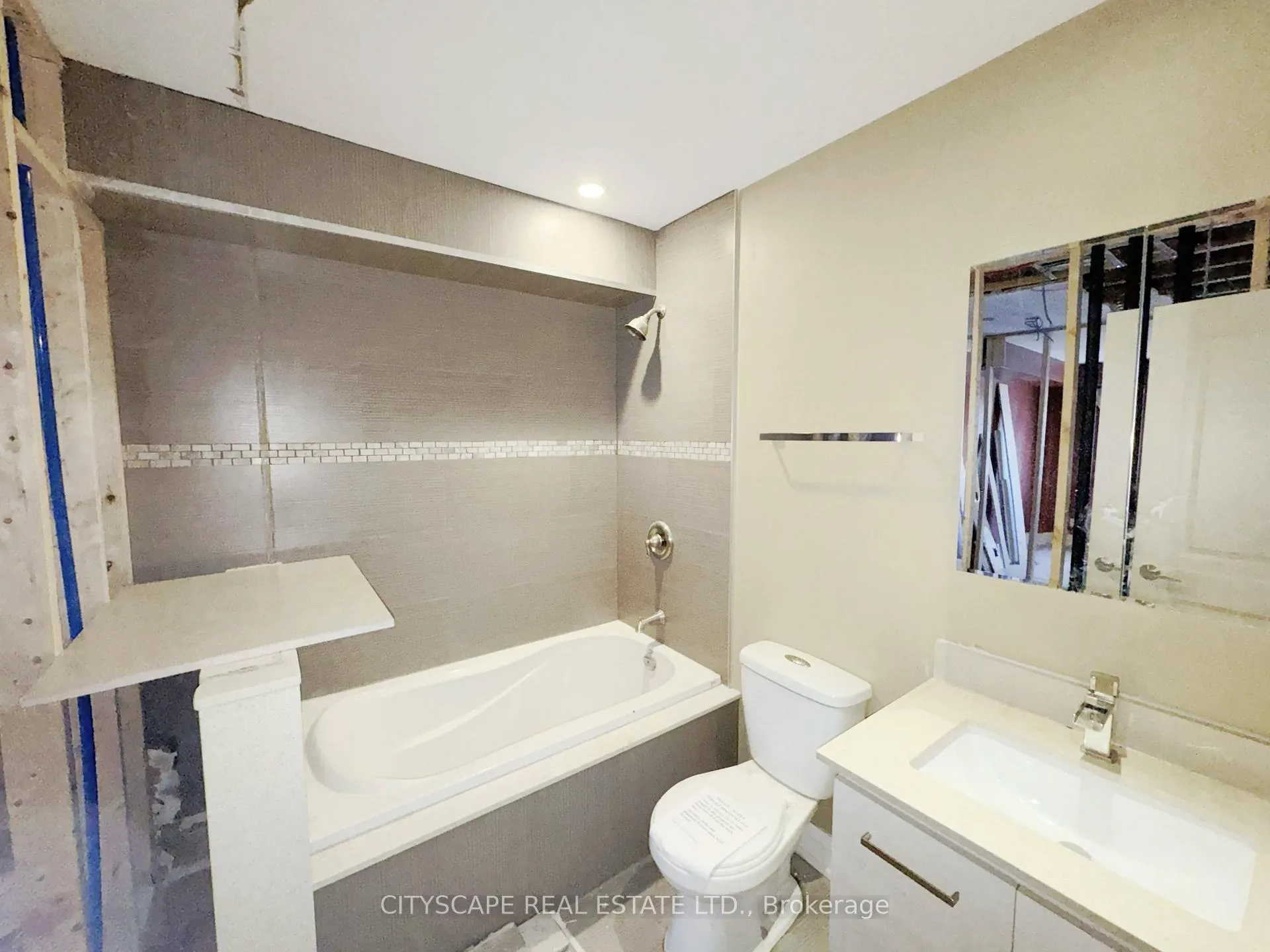 Photo 14 of 817 Cosburn Avenue, Toronto, Danforth Village-East York — HOMEH
