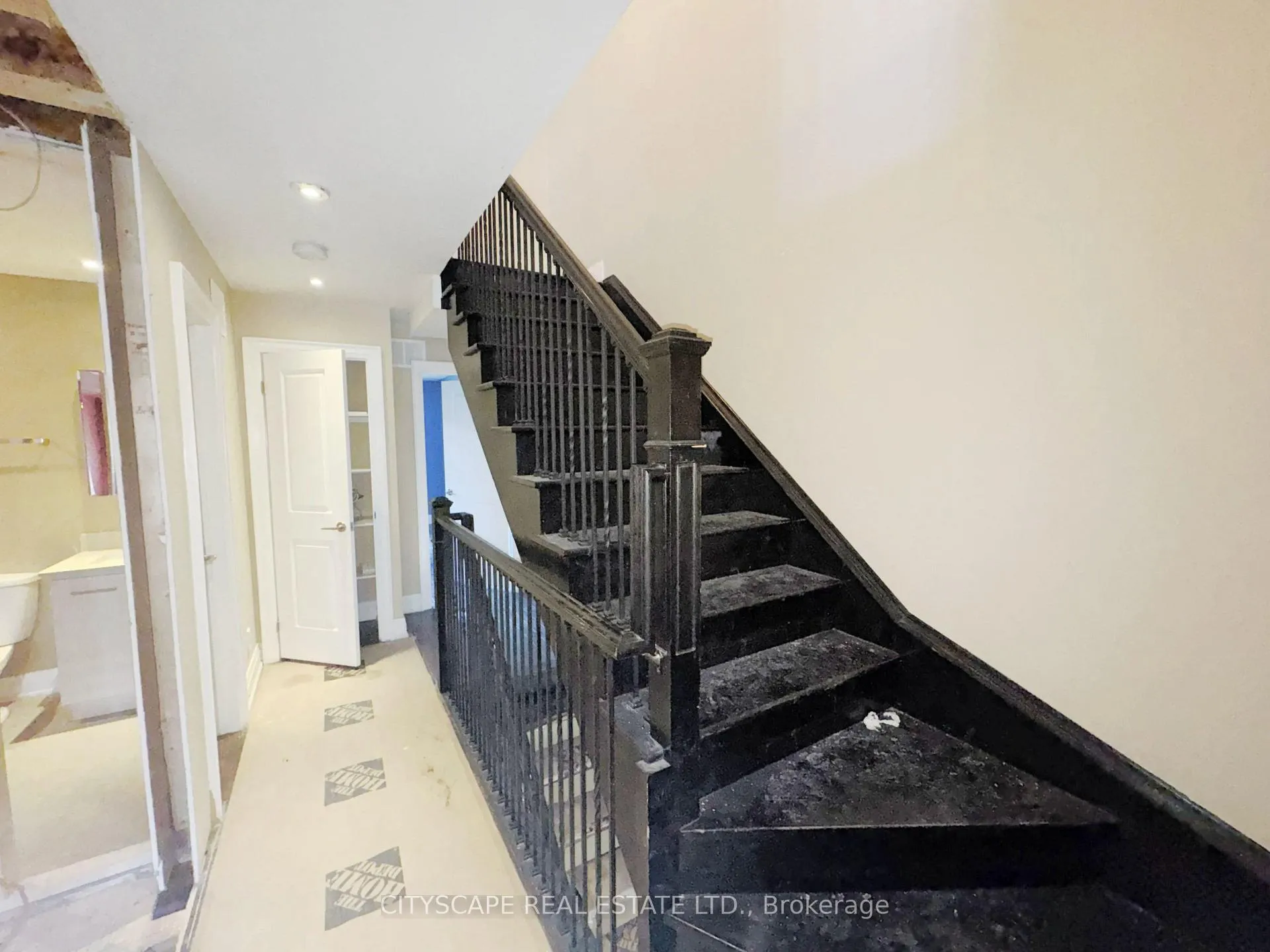 Photo 18 of 817 Cosburn Avenue, Toronto, Danforth Village-East York — HOMEH
