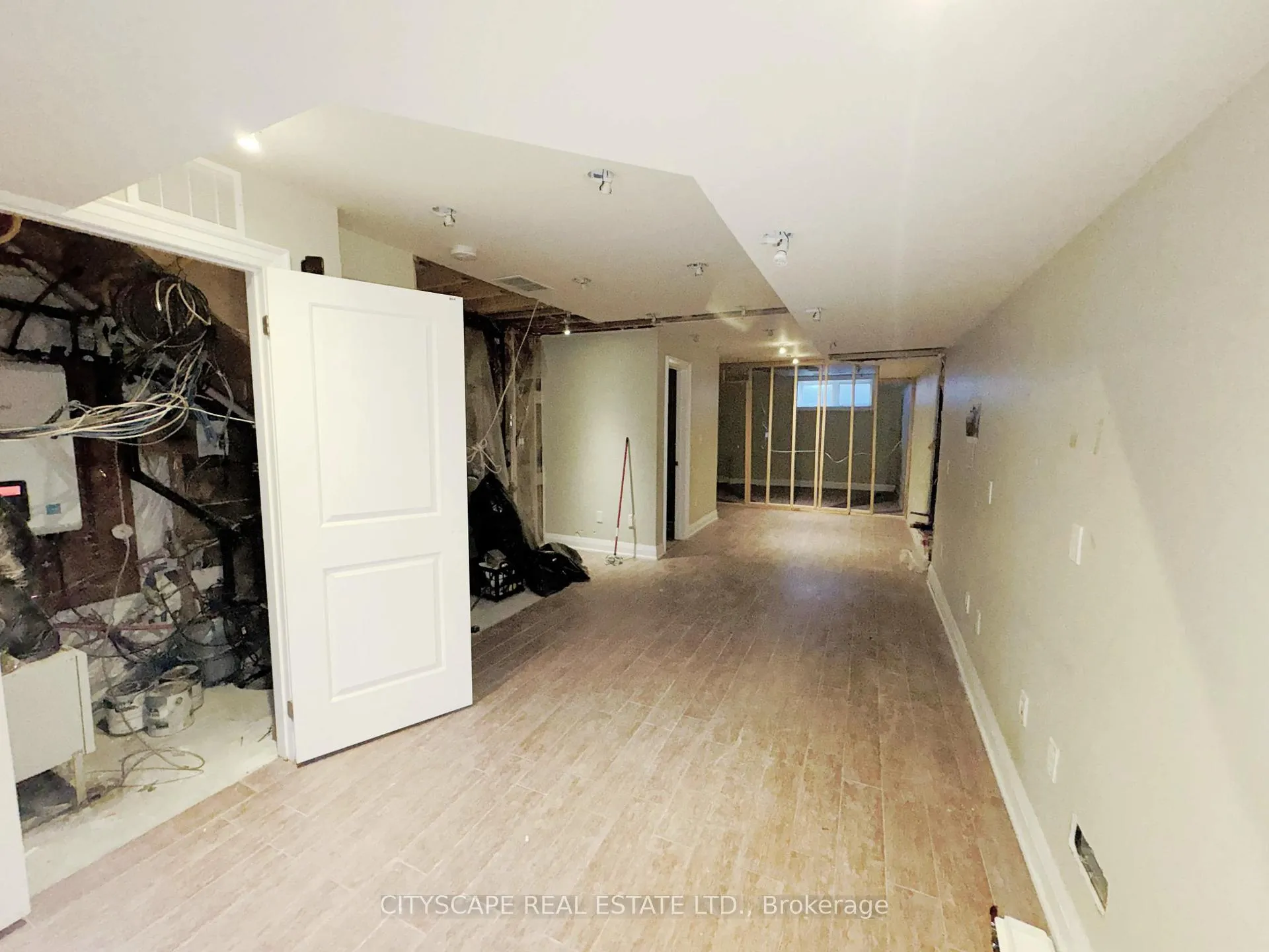 Photo 29 of 817 Cosburn Avenue, Toronto, Danforth Village-East York — HOMEH
