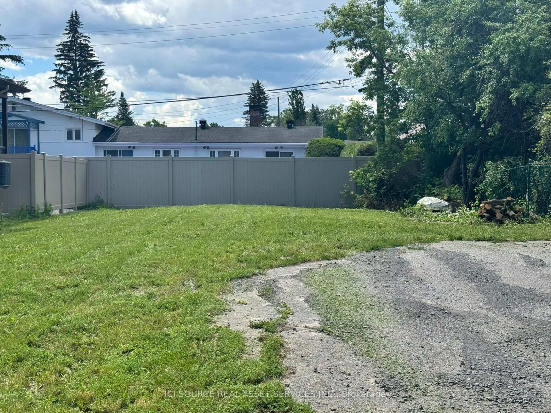 Photo 4 of 410 Smyth Road, Ottawa, Alta Vista/Faircrest Heights — HOMEH