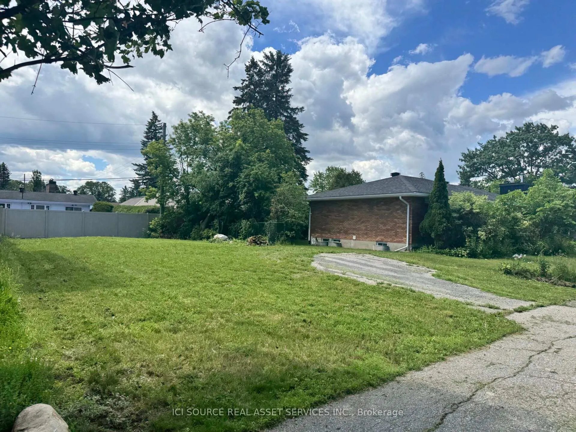 Photo 5 of 410 Smyth Road, Ottawa, Alta Vista/Faircrest Heights — HOMEH