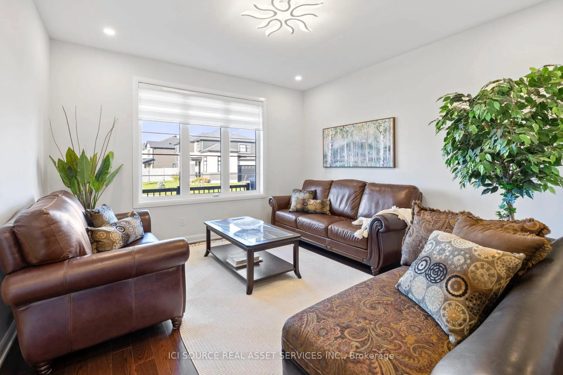 Photo 5 of 733 Coast Circle, Ottawa, Mahogany Community — HOMEH