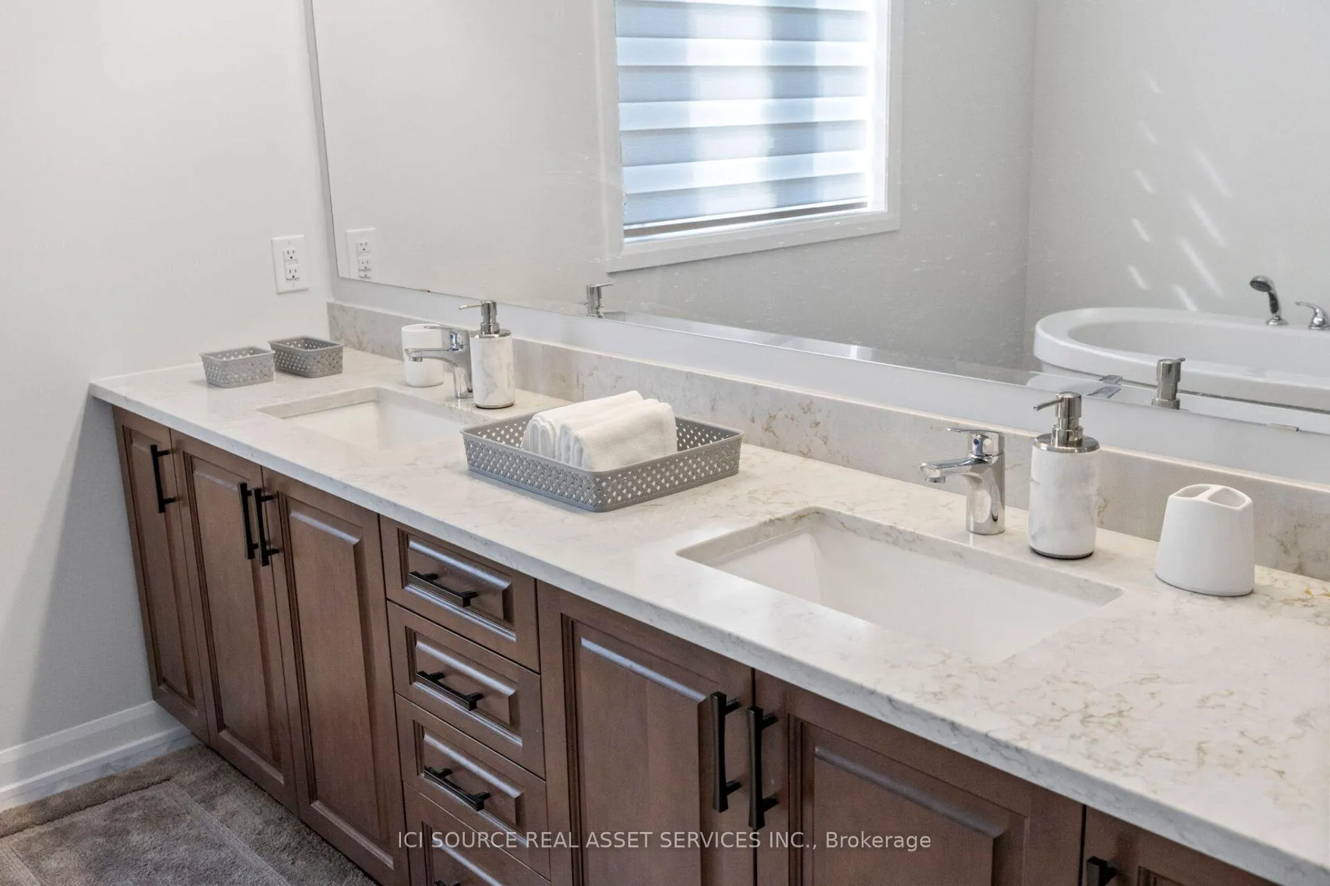 Photo 24 of 733 Coast Circle, Ottawa, Mahogany Community — HOMEH