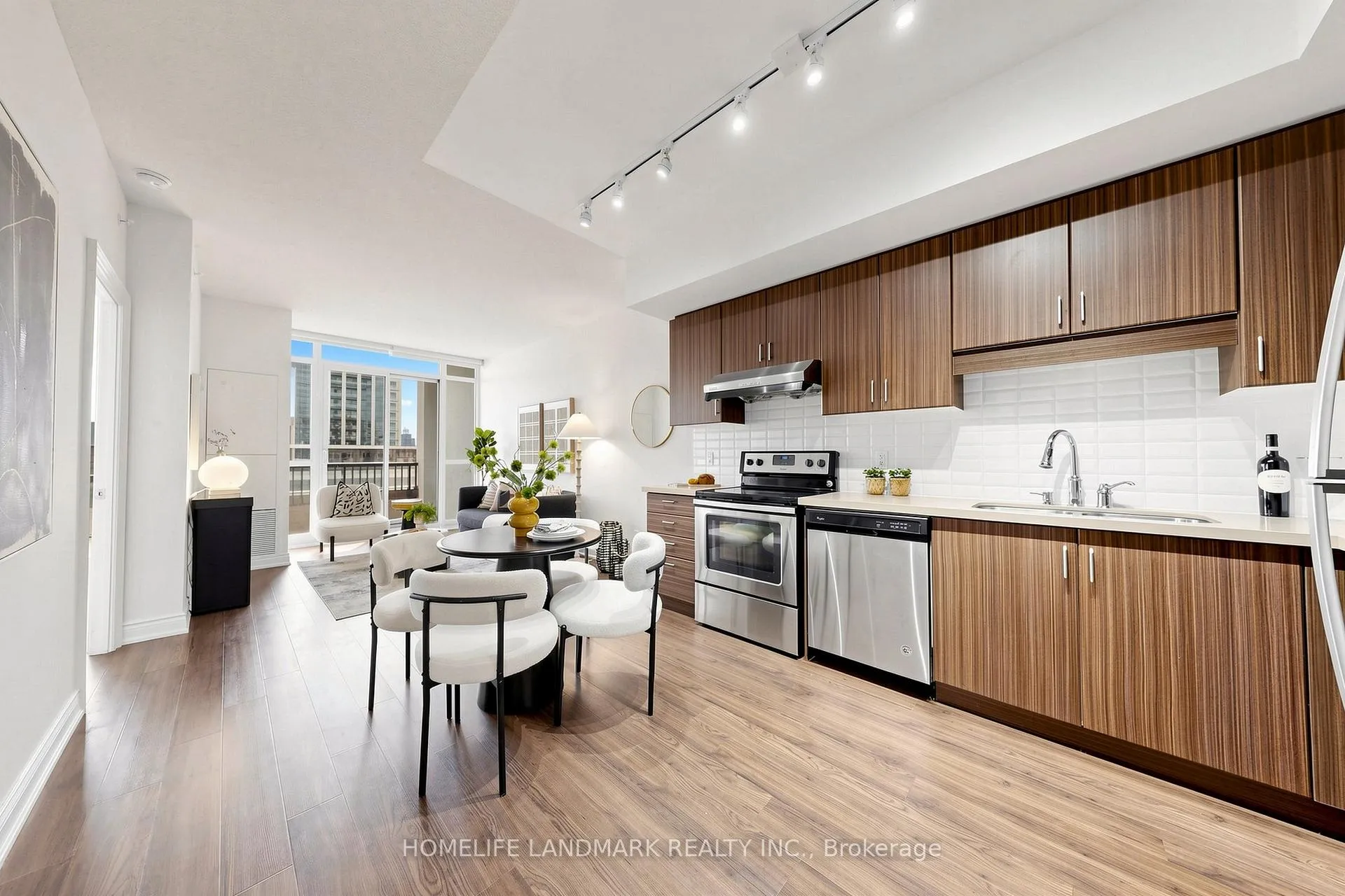 Photo 4 of Unit 1006, 38 Cedarland Drive, Markham, Unionville — HOMEH