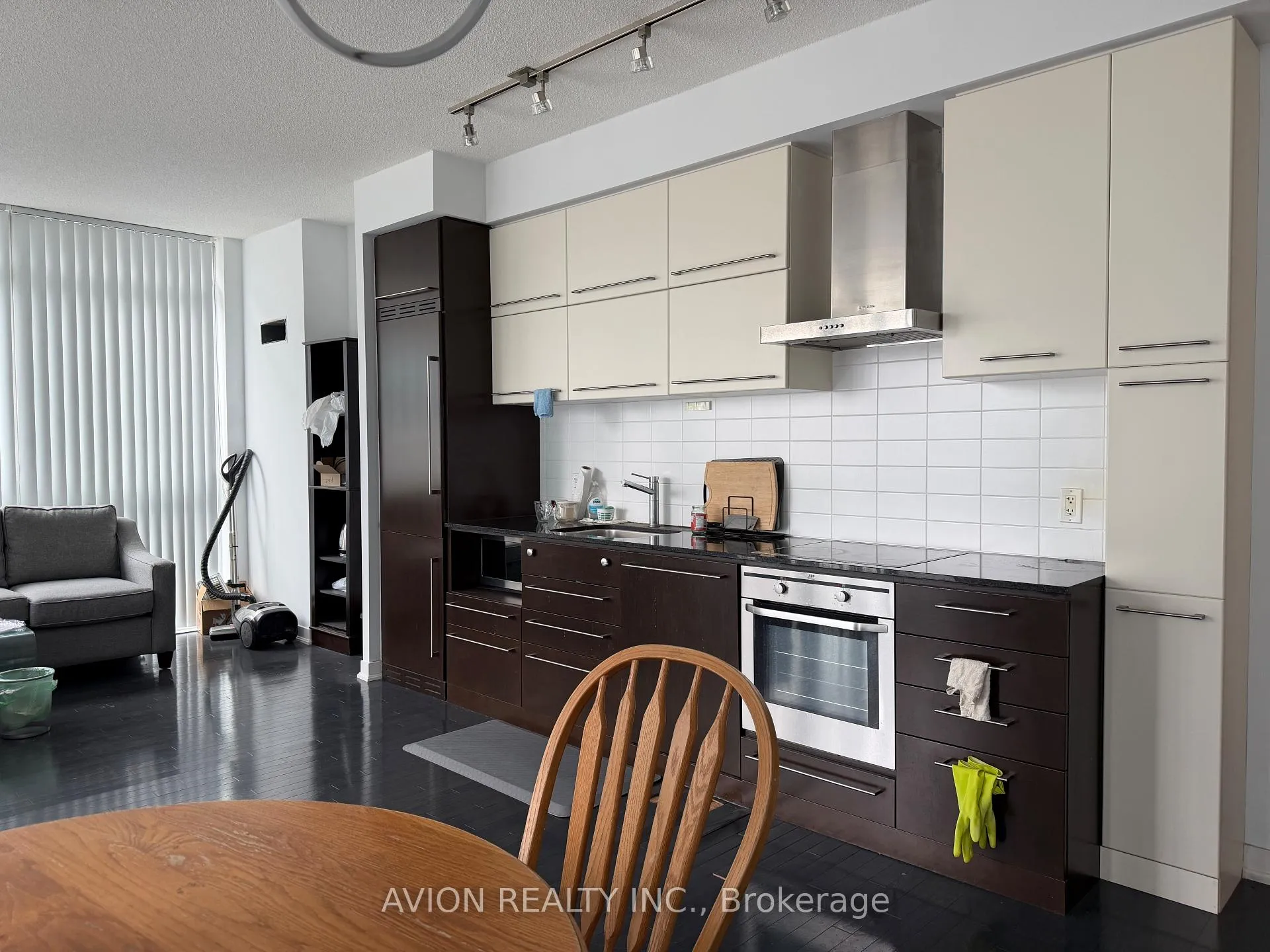 Photo 3 of Unit 1001, 770 Bay Street, Toronto, Bay Street Corridor — HOMEH