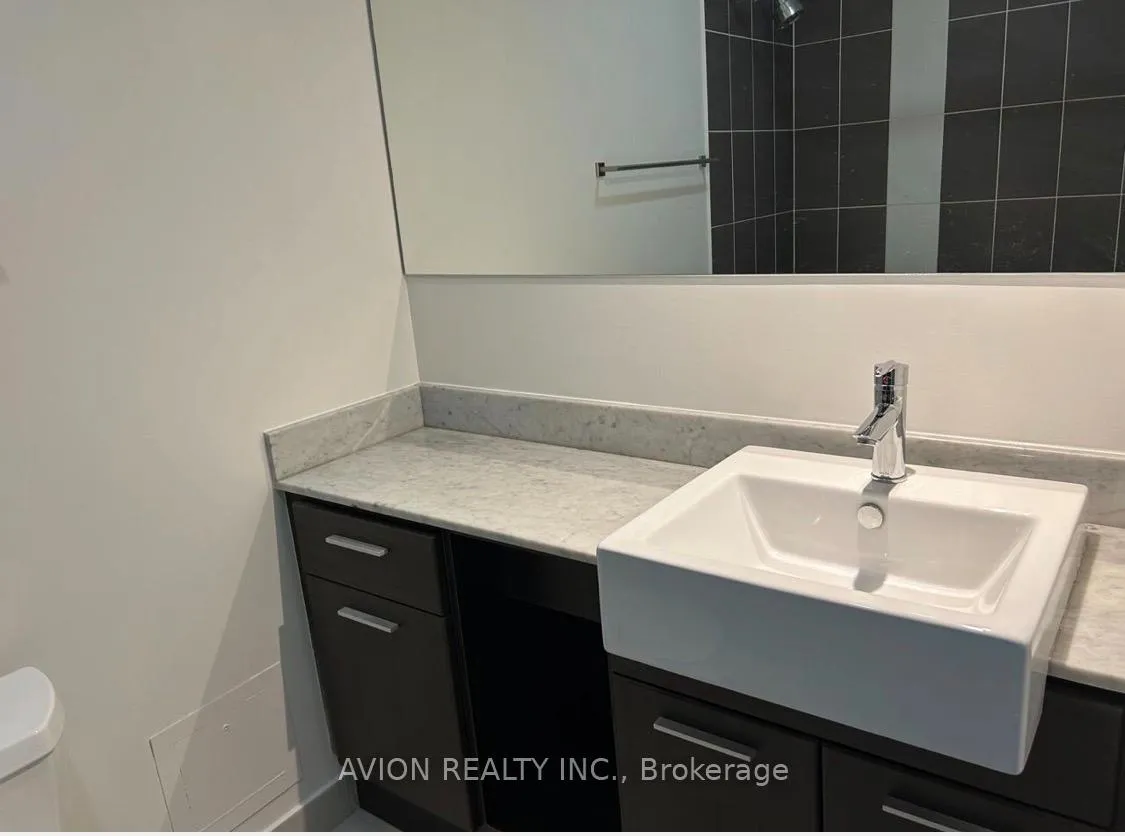Photo 4 of Unit 1001, 770 Bay Street, Toronto, Bay Street Corridor — HOMEH