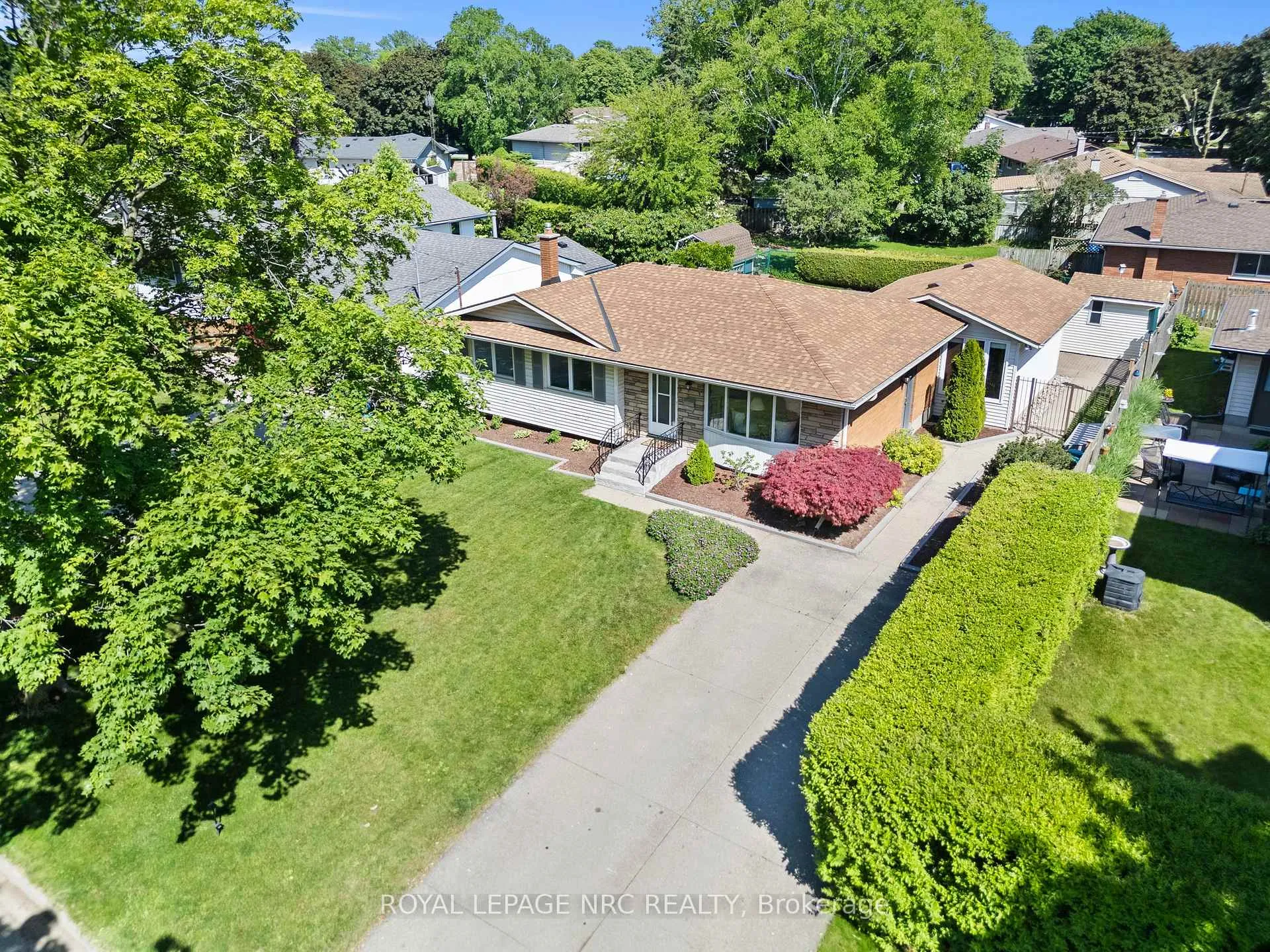 Photo 2 of 116 Windward Street, St. Catharines, Carlton/Bunting — HOMEH