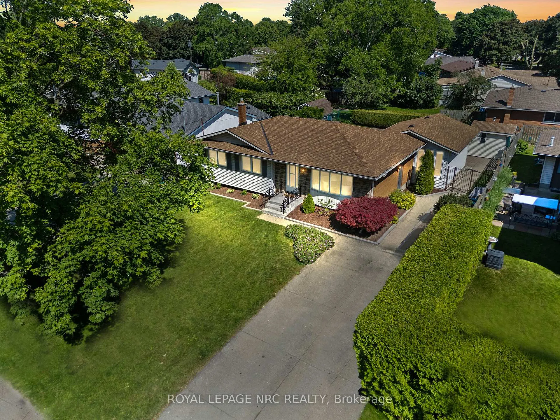 Photo 3 of 116 Windward Street, St. Catharines, Carlton/Bunting — HOMEH