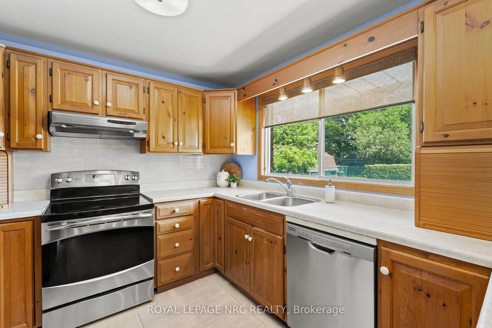 Photo 11 of 116 Windward Street, St. Catharines, Carlton/Bunting — HOMEH